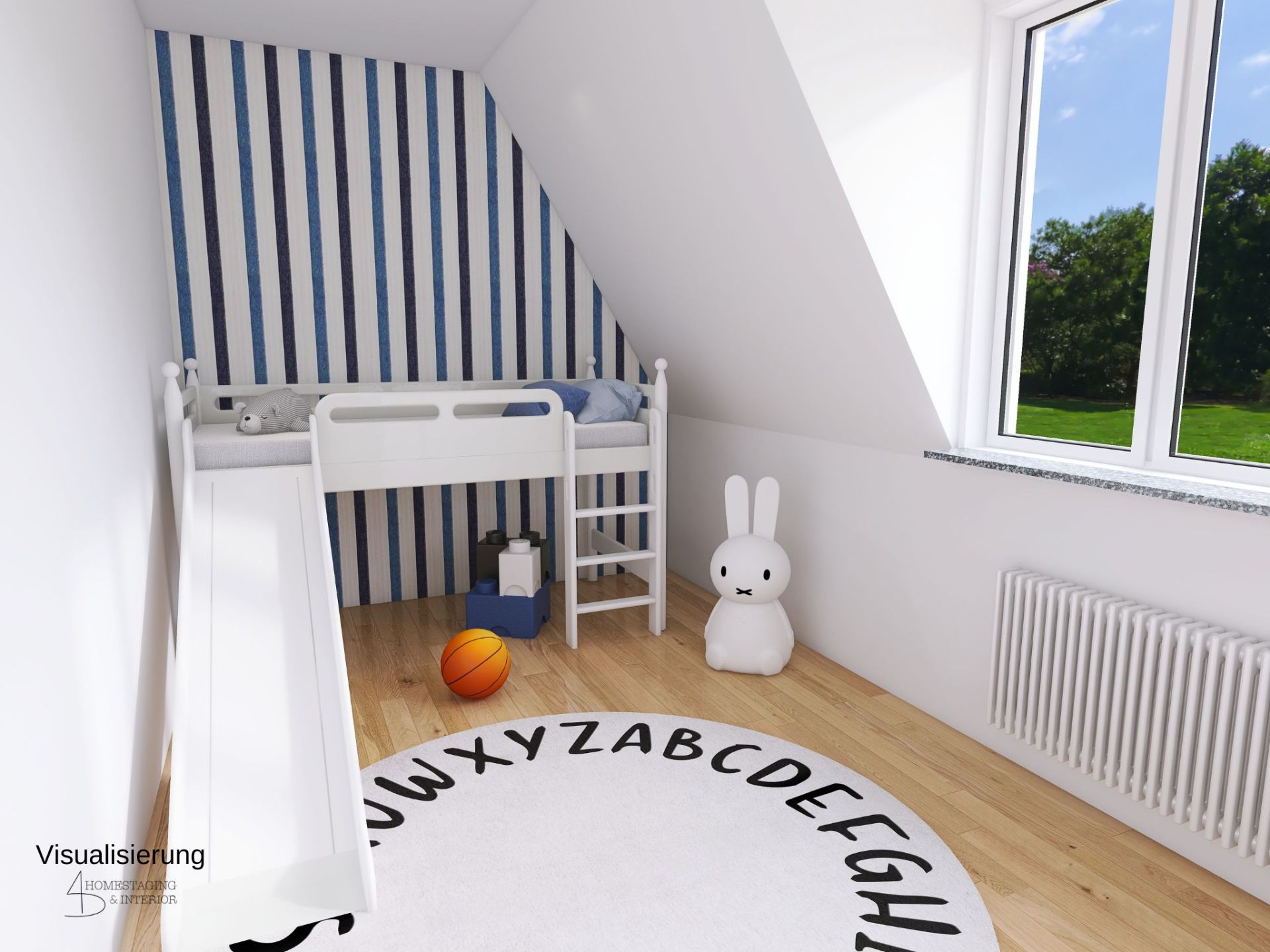 Kinderzimmer mit Hochbett, Rutsche, gestreifter Wand, großem Fenster und Spielzeug auf Holzboden.