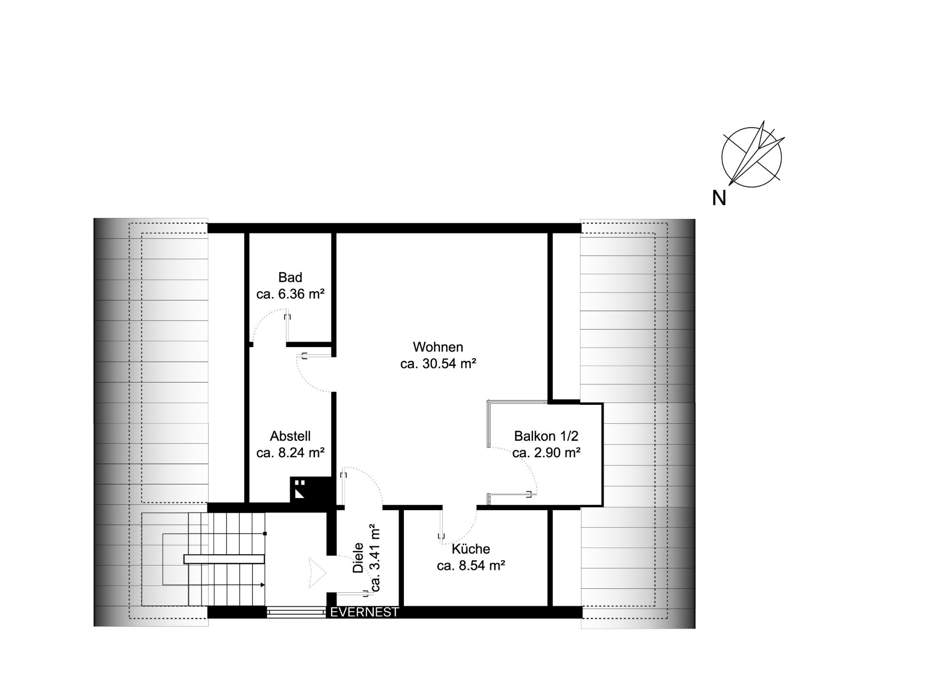Grundriss mit Wohnzimmer, Bad, Küche, Abstellraum, Flur und Balkon, Größenangaben sind vermerkt.