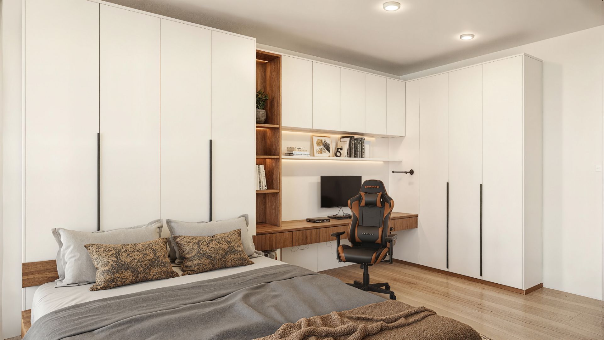 Schlafzimmer mit großem Bett, weißen Einbauschränken, Schreibtisch und Bürostuhl.