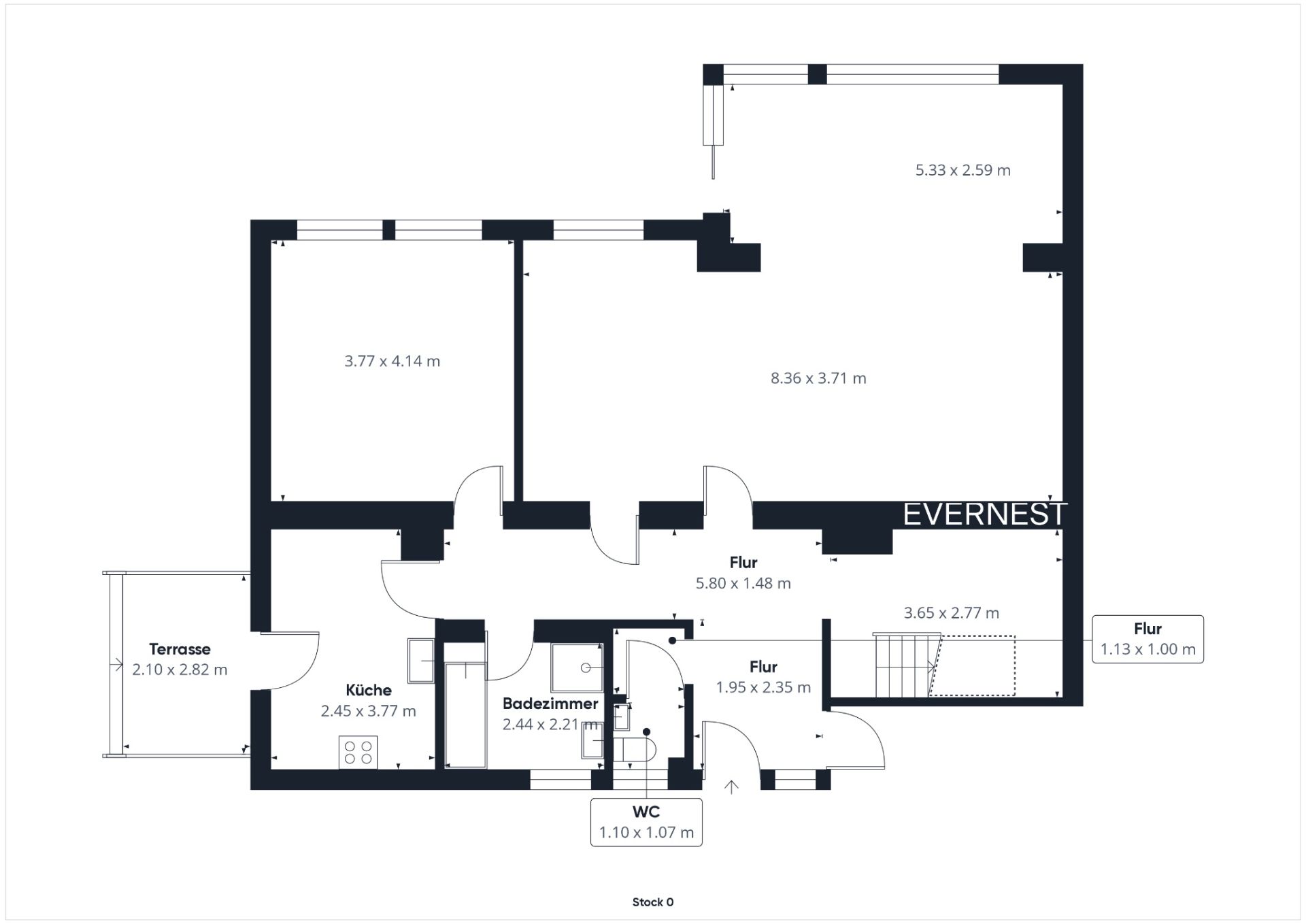Grundriss einer Wohnung mit Küche, Badezimmer, WC, Terrasse und mehreren Fluren.