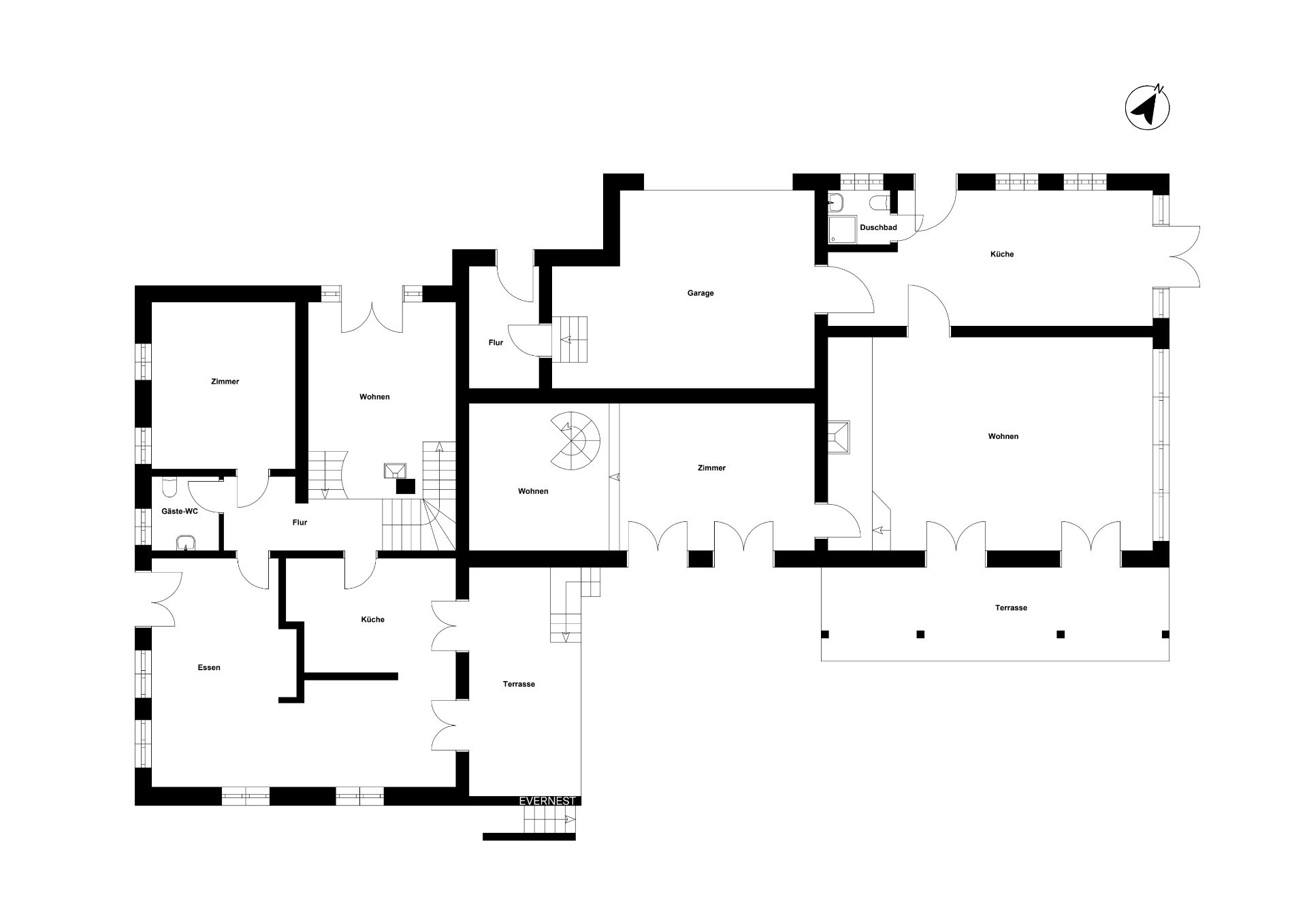 Grundriss eines Hauses mit mehreren Zimmern, Küche, Garage, Bädern und zwei Terrassen.