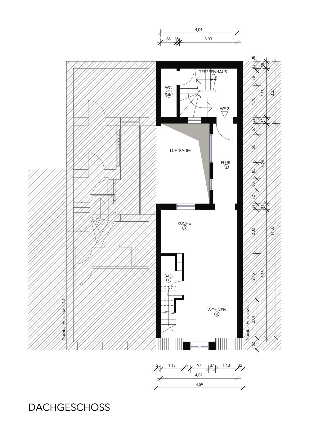 Grundriss eines Dachgeschosses mit Wohnraum, Küche, Bad, Flur und Treppenhaus.