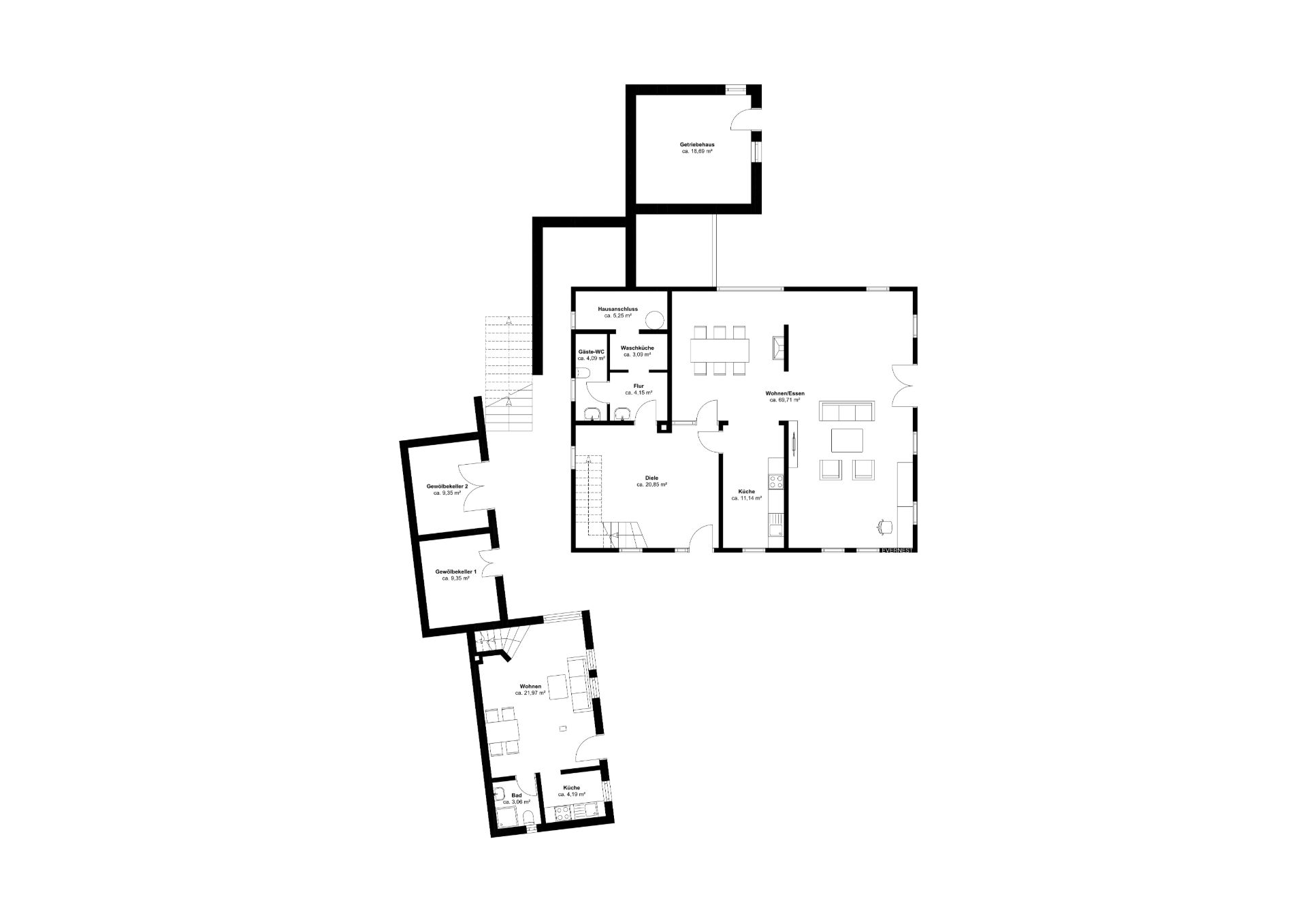 Grundriss eines Wohnhauses mit mehreren Zimmern, darunter Wohnzimmer, Küche und Bäder.