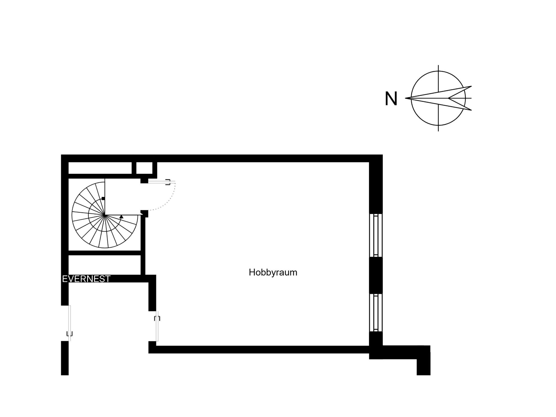 Grundriss zeigt einen Raum mit Beschriftung 'Hobbyraum' und einer Wendeltreppe.
