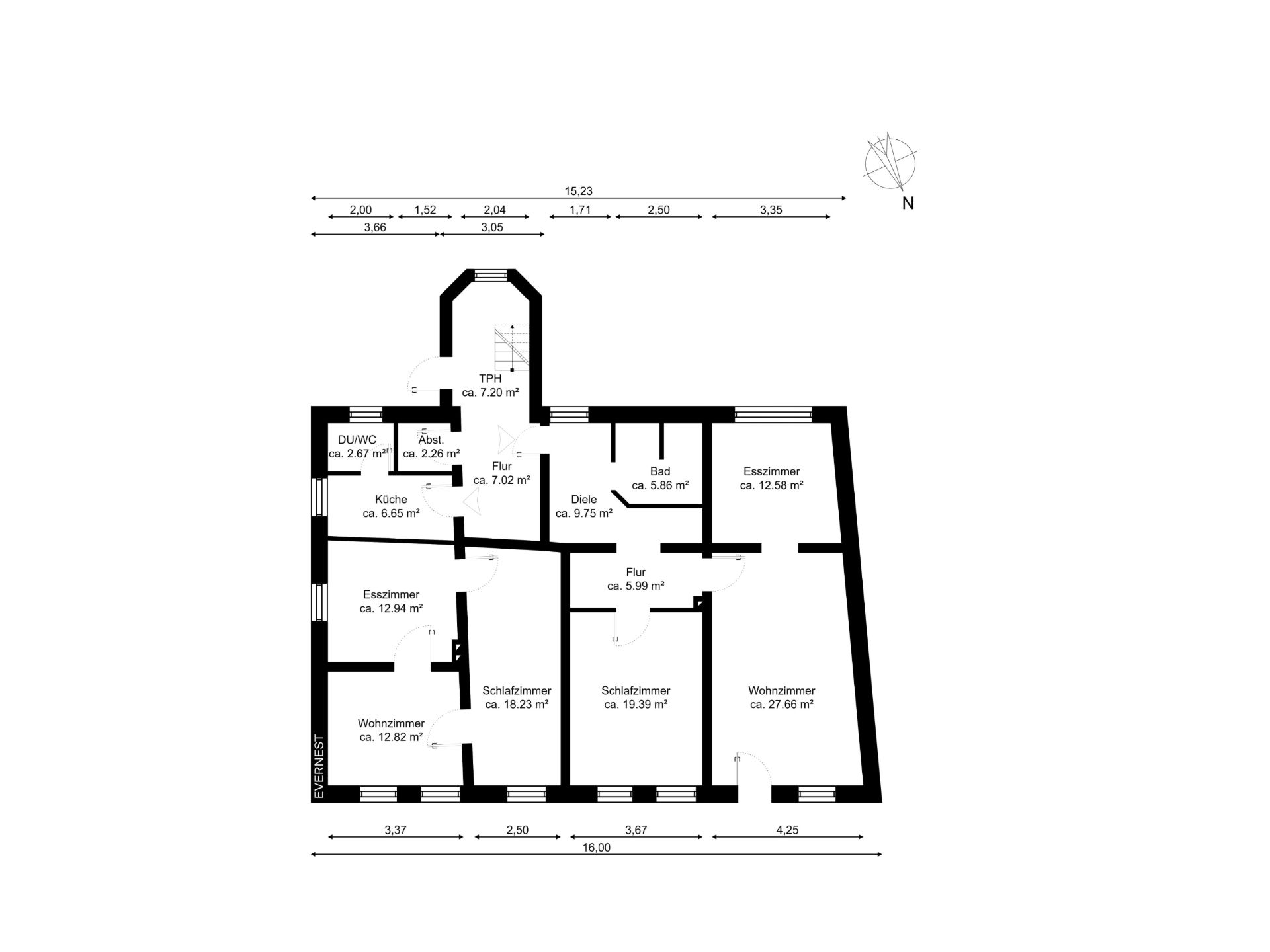 Grundriss einer Wohnung mit Wohn-, Schlaf-, Esszimmer, Küche, Bad und Fluren.