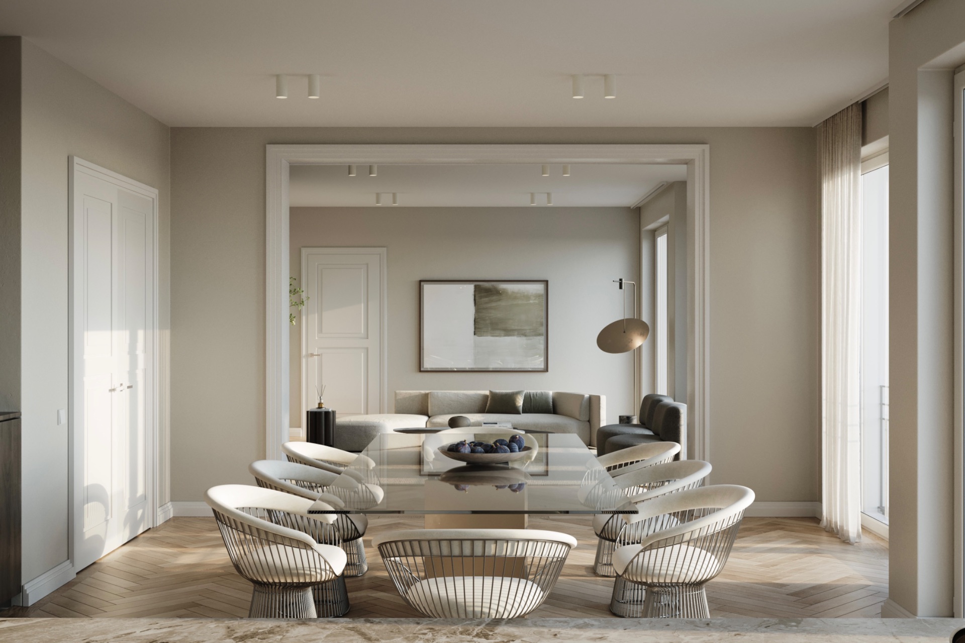 Moderner Essbereich mit Glastisch und acht Stühlen, dahinter ein Wohnzimmer mit Sofa und Wandbild.