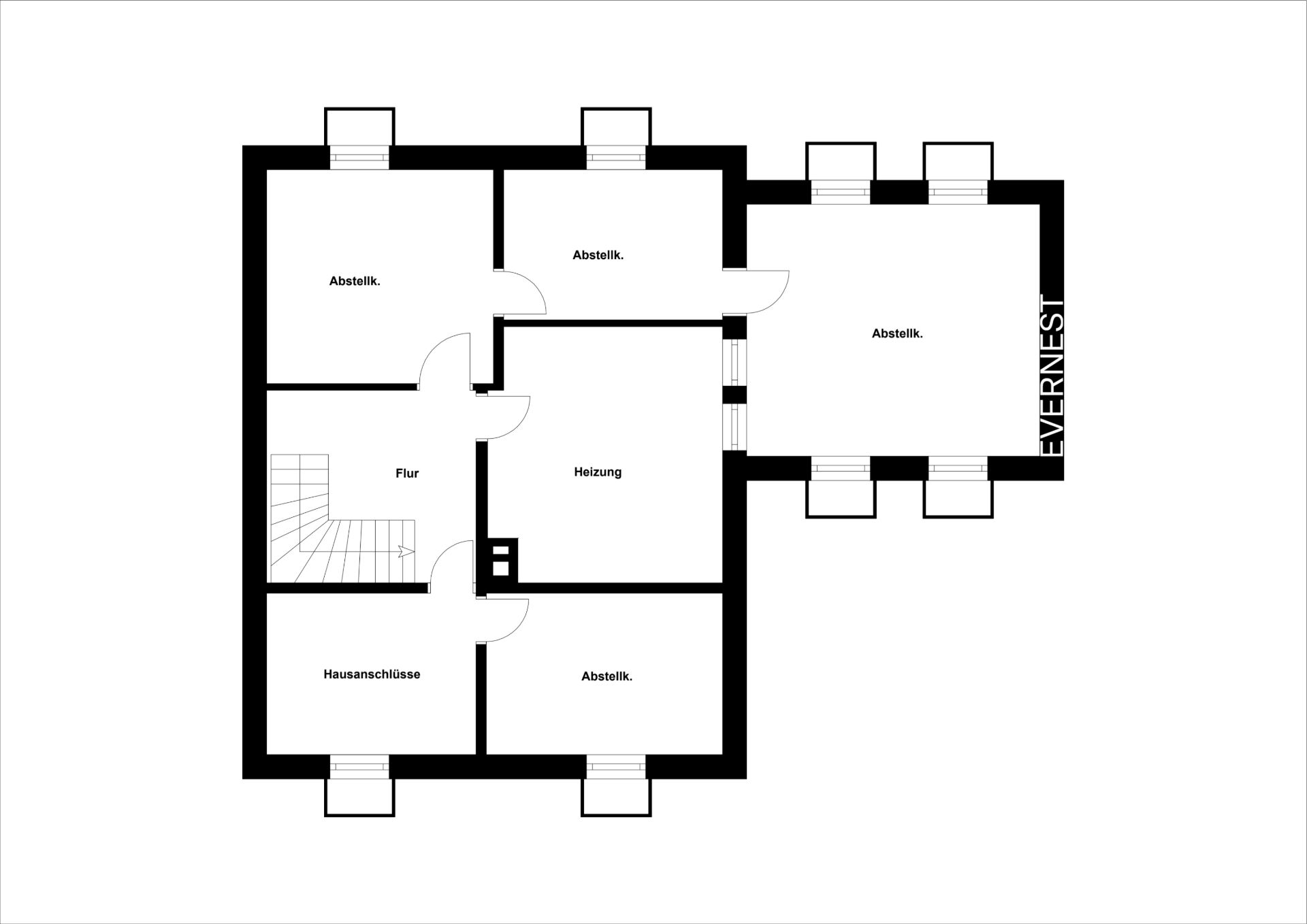 Grundriss mit Flur, Heizungsraum, Hausanschlüssen und mehreren Abstellräumen.
