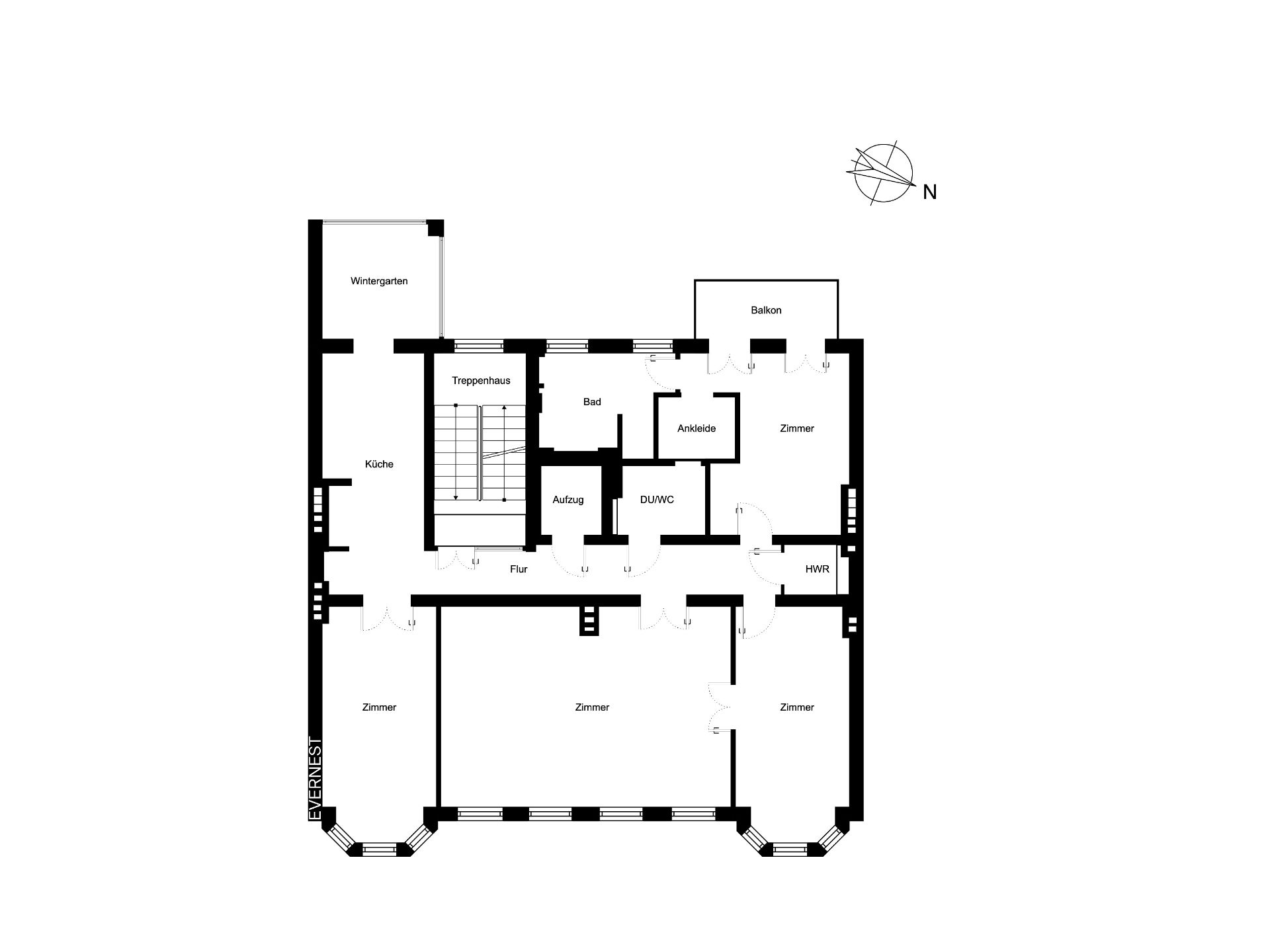 Grundriss eines Wohnhauses mit mehreren Zimmern, Küche, Wintergarten und Balkon.
