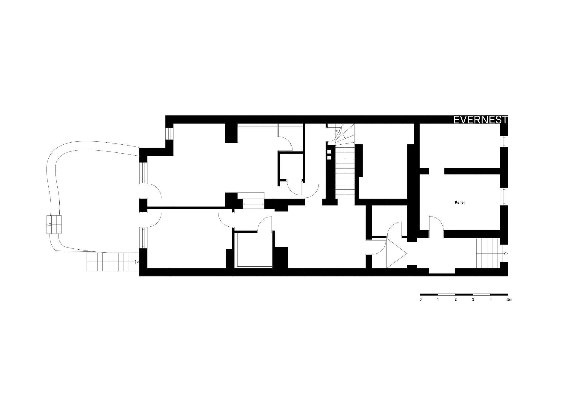 Grundriss eines Wohnhauses mit mehreren Zimmern und Treppenhaus, ein Raum ist als Keller markiert.