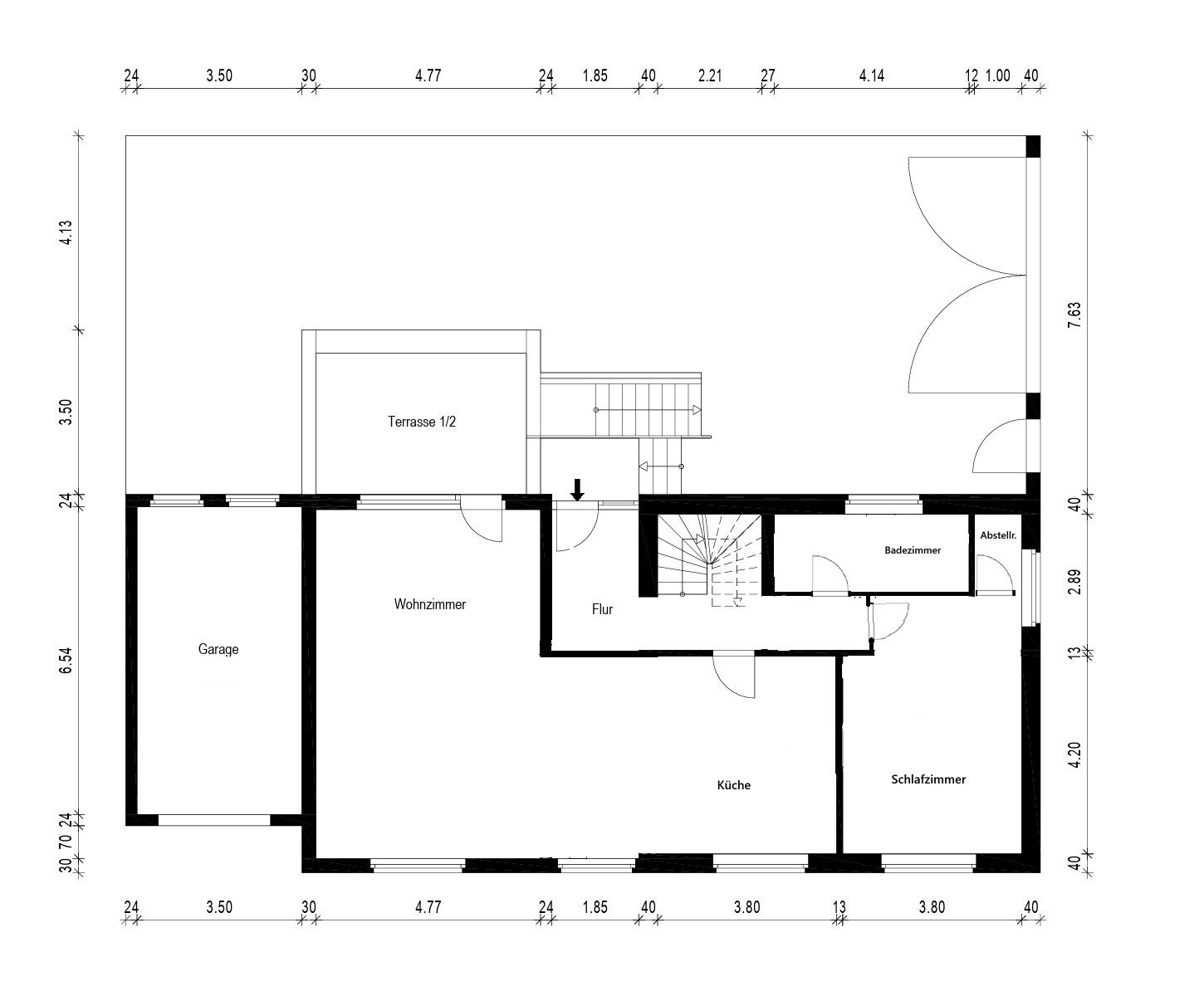 Grundriss eines Wohnhauses mit Garage, Wohnzimmer, Küche, Schlafzimmer, Bad und Terrasse.