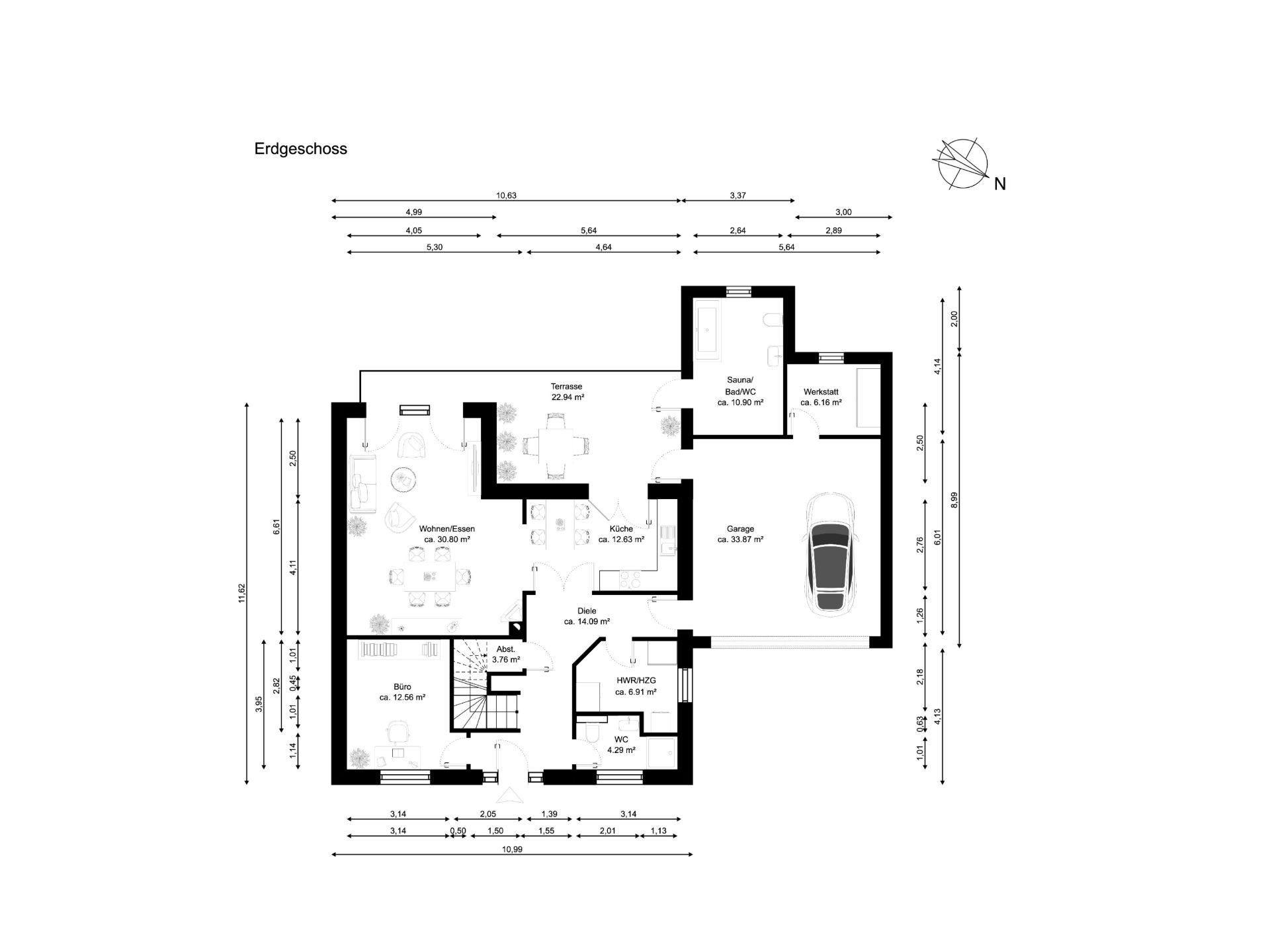 Grundriss des Erdgeschosses eines Wohnhauses mit Garage, Terrasse und mehreren Zimmern.