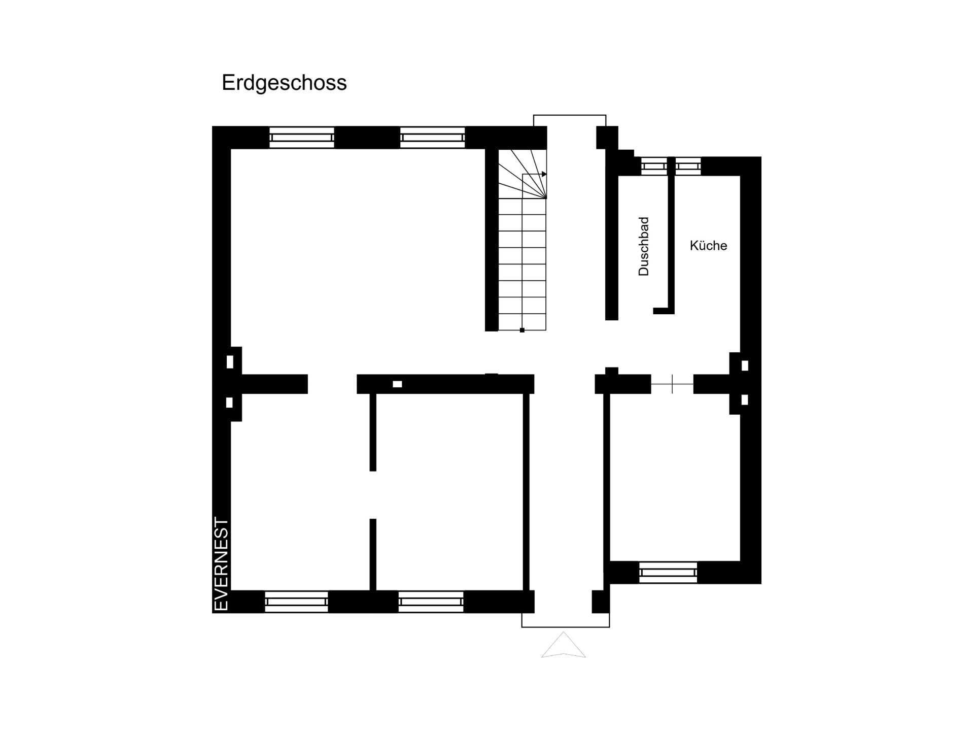 Grundriss des Erdgeschosses mit Küche, Duschbad, Flur und mehreren Zimmern.