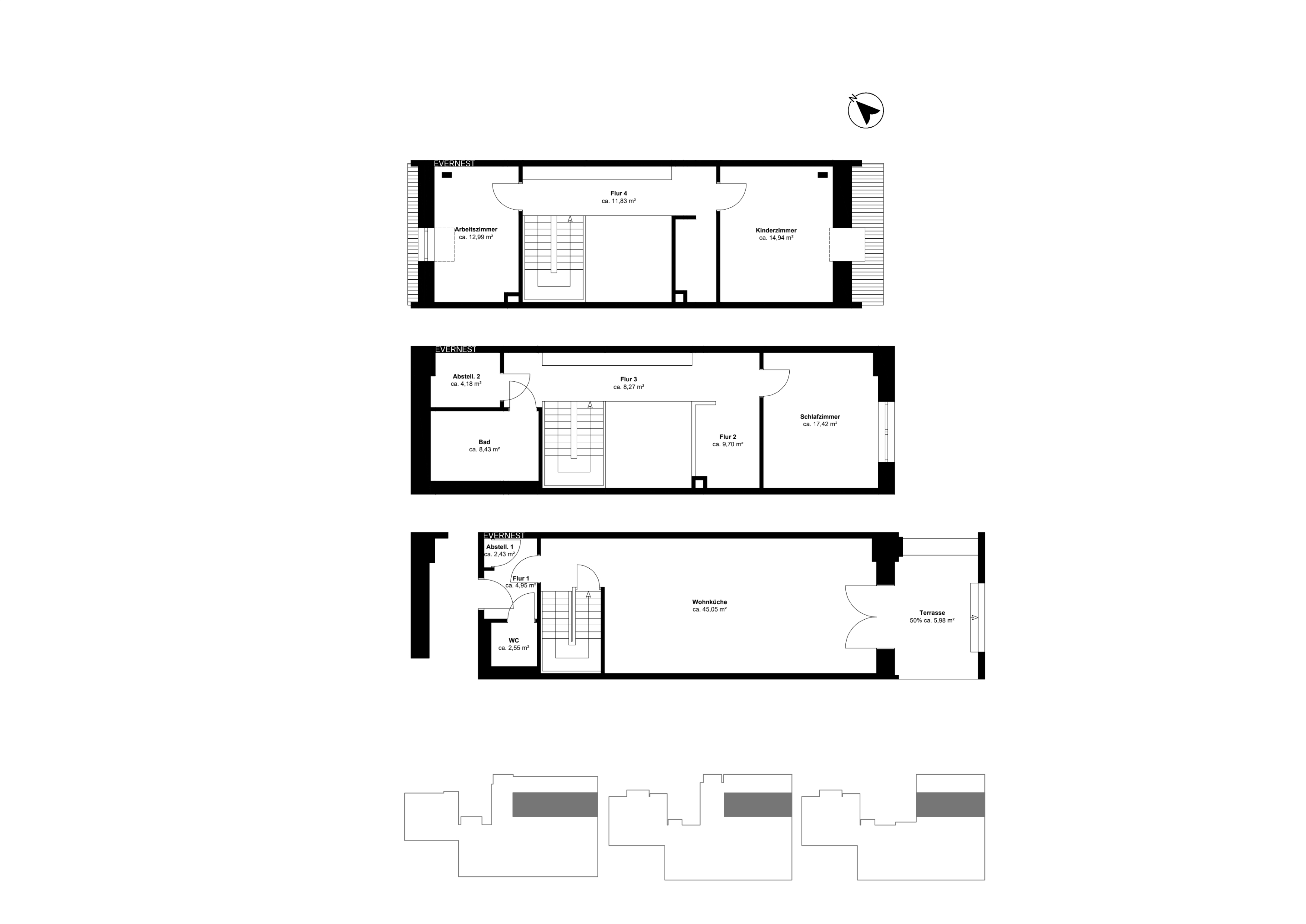 Grundriss eines mehrstöckigen Wohnhauses mit Zimmern, Fluren, Bad und Terrasse.