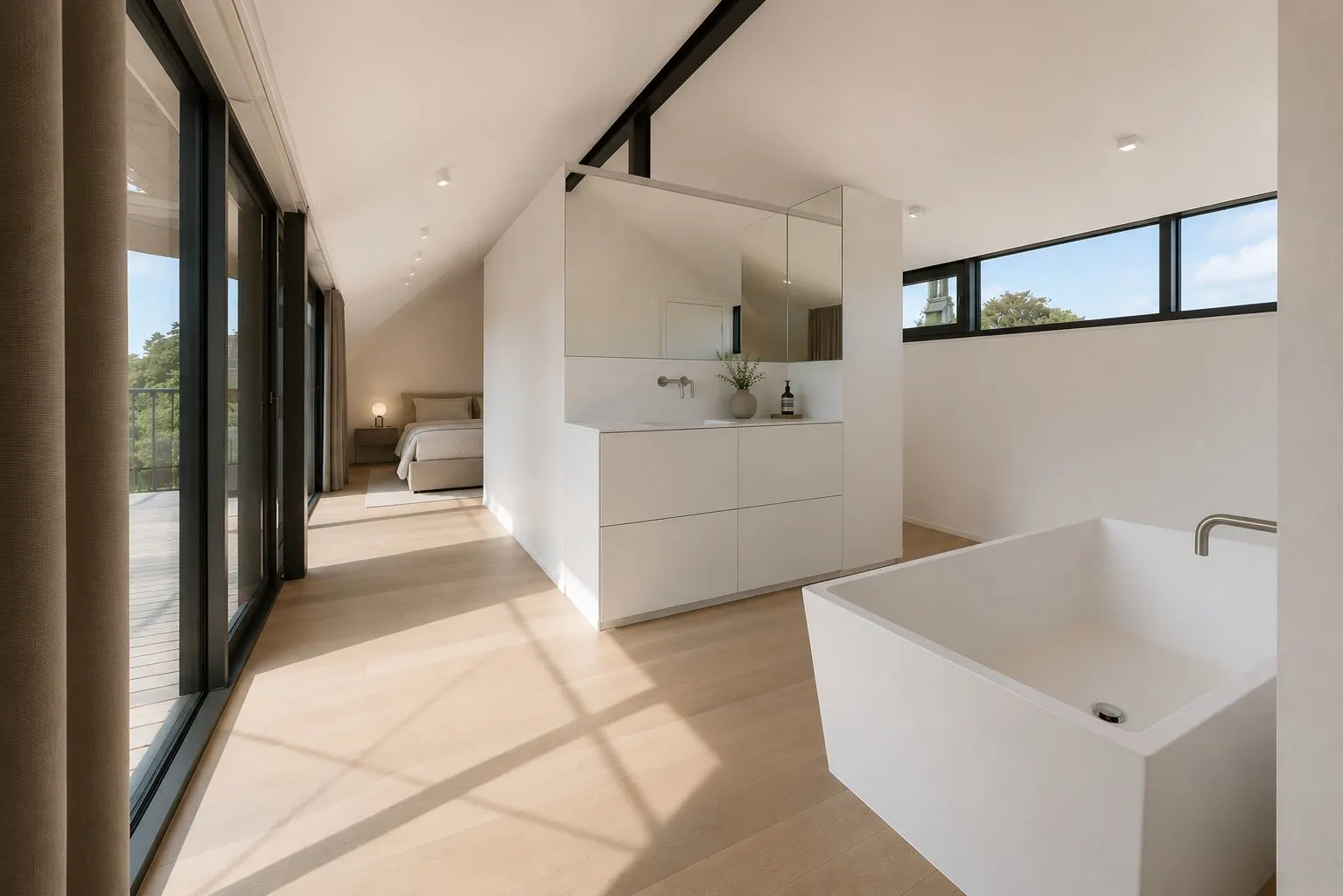 Modernes Badezimmer mit freistehender Badewanne, großem Spiegel und Blick ins Schlafzimmer.