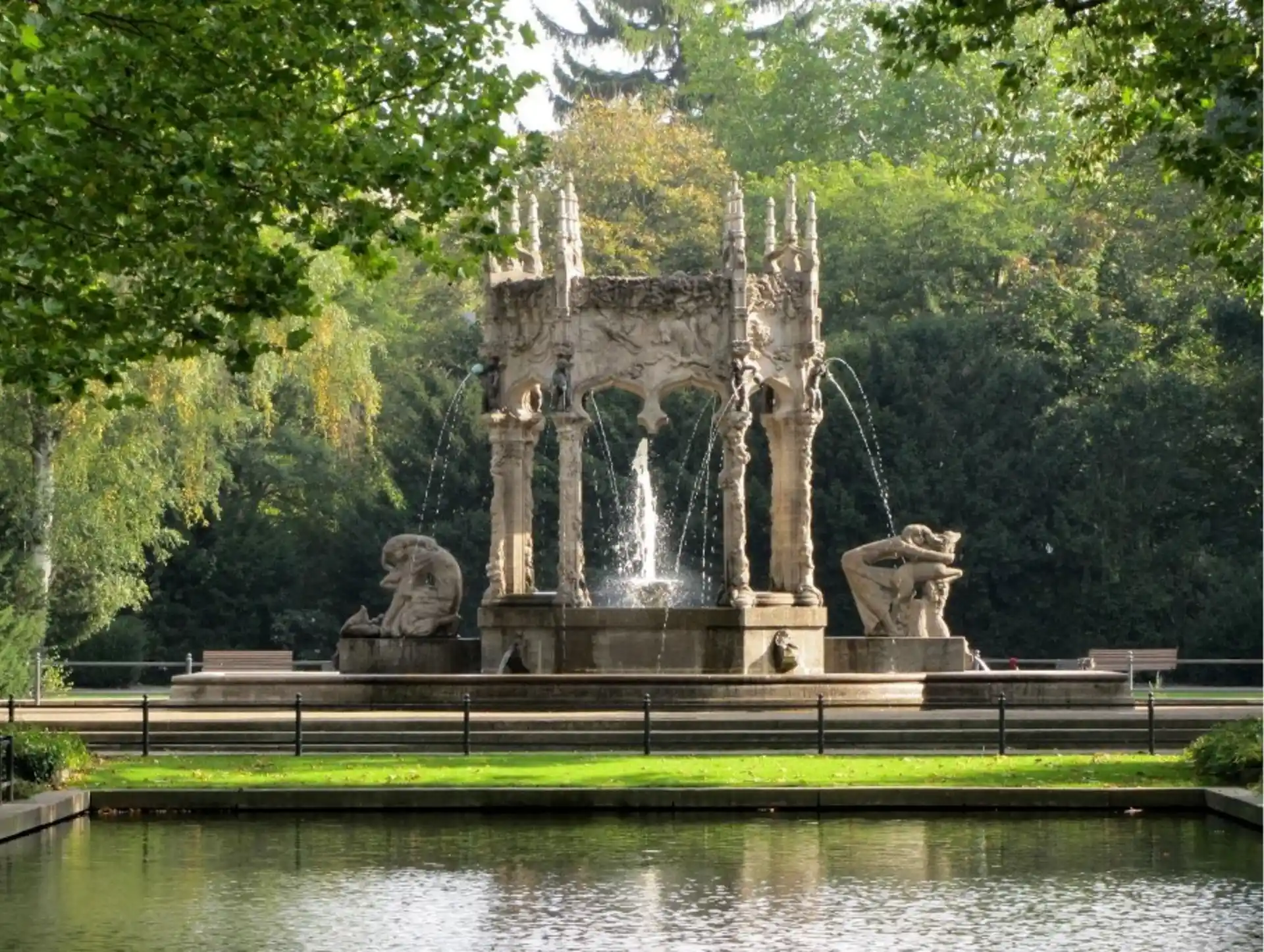 Berlin Neukölln Märchenbrunnen im Von-der-Schulenburg-Park Copyright: pixelio/Rolf Handke