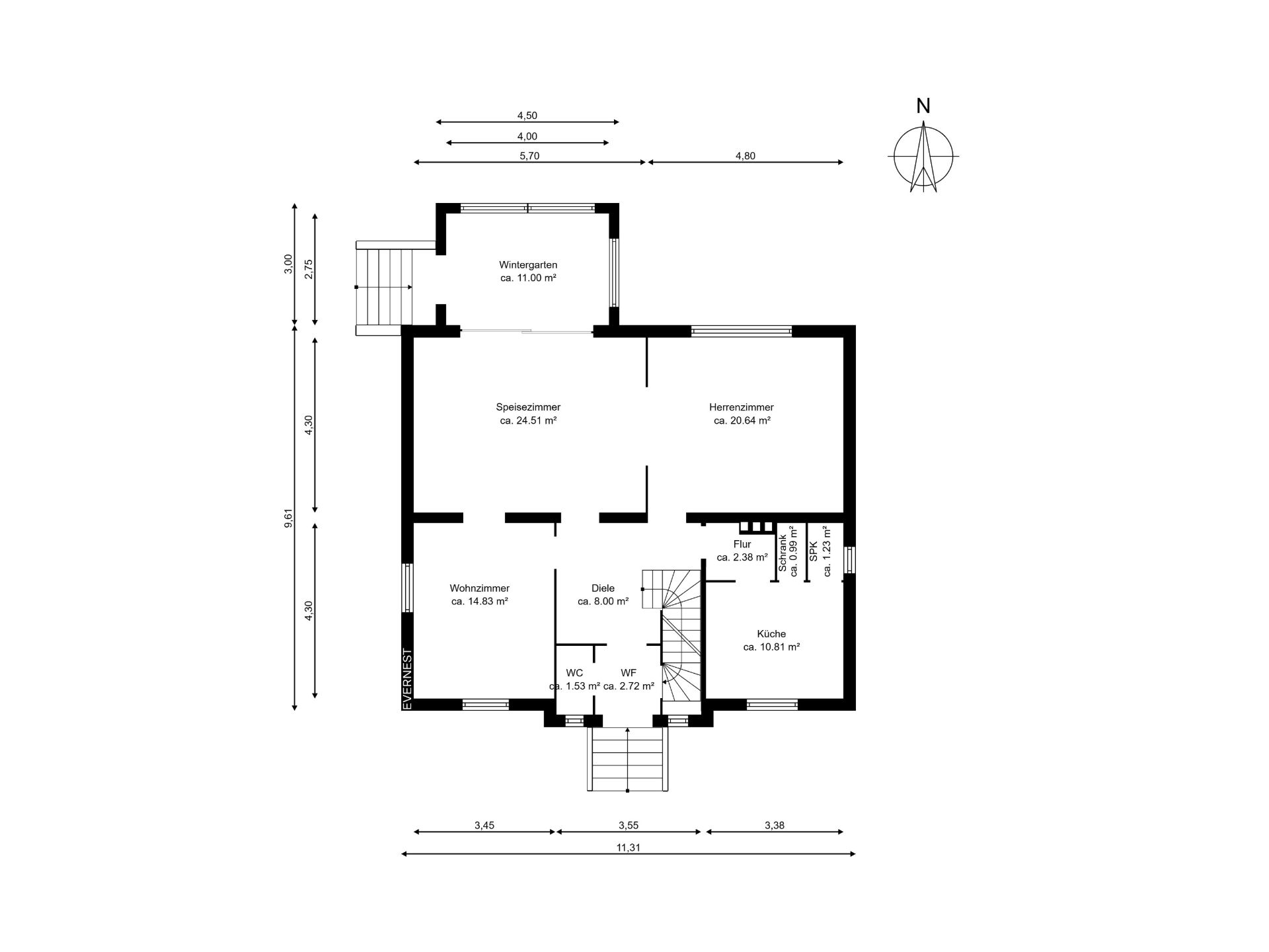 Grundriss eines Wohnhauses mit mehreren Zimmern, Küche, Wintergarten und Treppe.