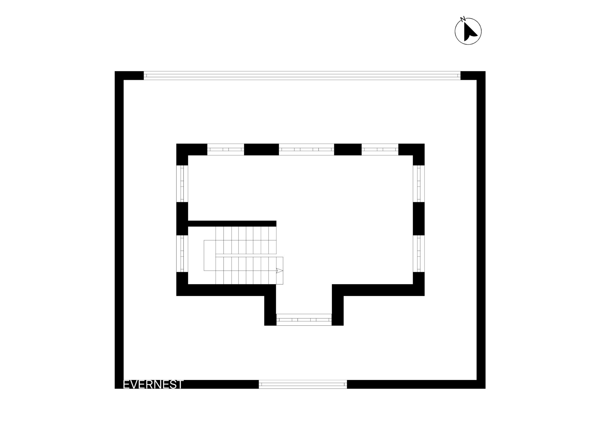 Grundriss eines quadratischen Hauses mit zentraler Treppe und zwei Innenräumen.
