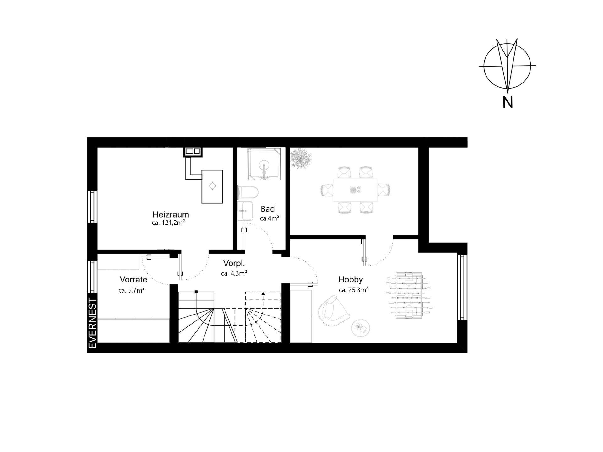 Grundriss mit Heizraum, Bad, Vorräte, Vorplatz und Hobbyraum, Treppe unten links.
