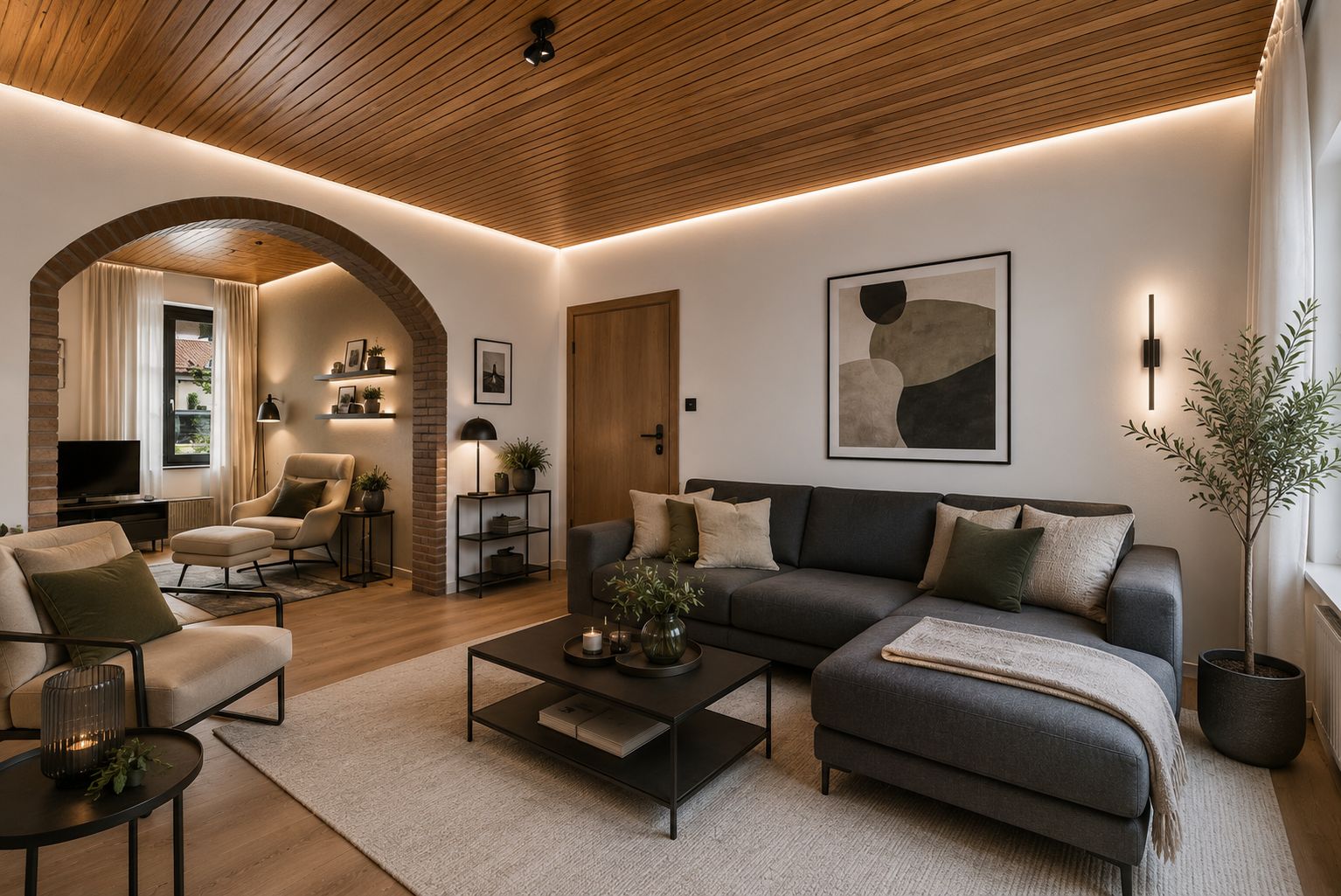 Modernes Wohnzimmer mit grauem Sofa, Holzboden und -decke, Pflanzen und Wandkunst.