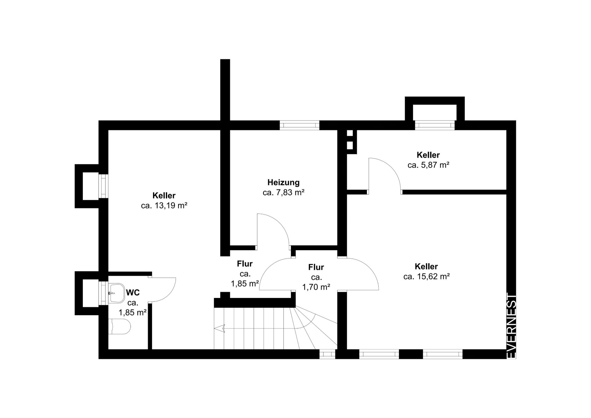 Grundriss mit drei Kellerräumen, Heizungsraum, WC und zwei Fluren.
