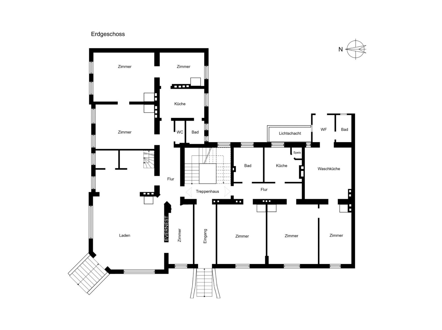 Grundriss des Erdgeschosses mit Zimmern, Küchen, Bädern, Laden und Treppenhaus.