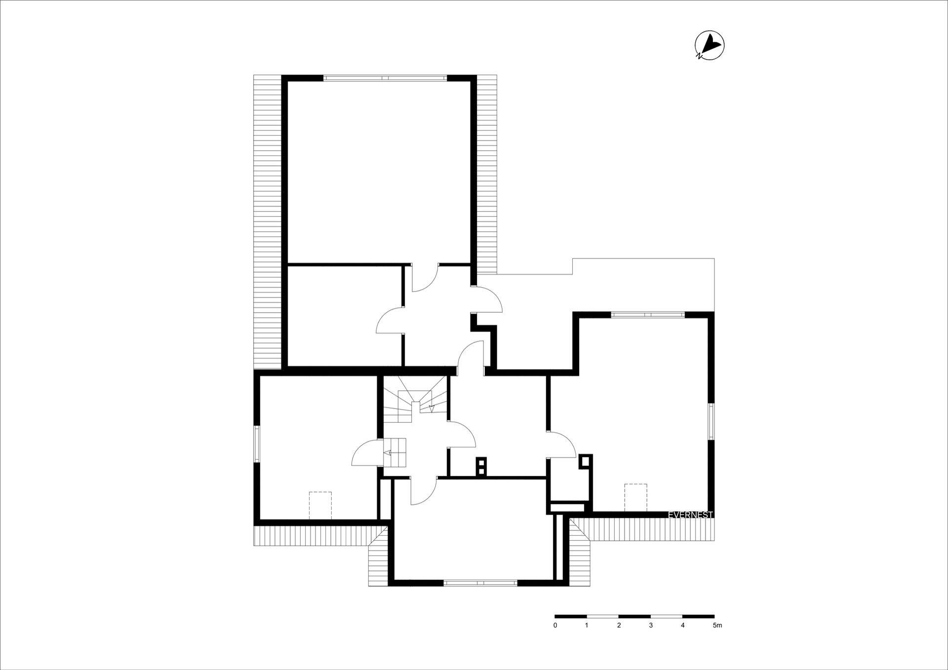 Schwarz-weißer Grundriss eines Wohnhauses mit mehreren Zimmern und Treppenhaus.