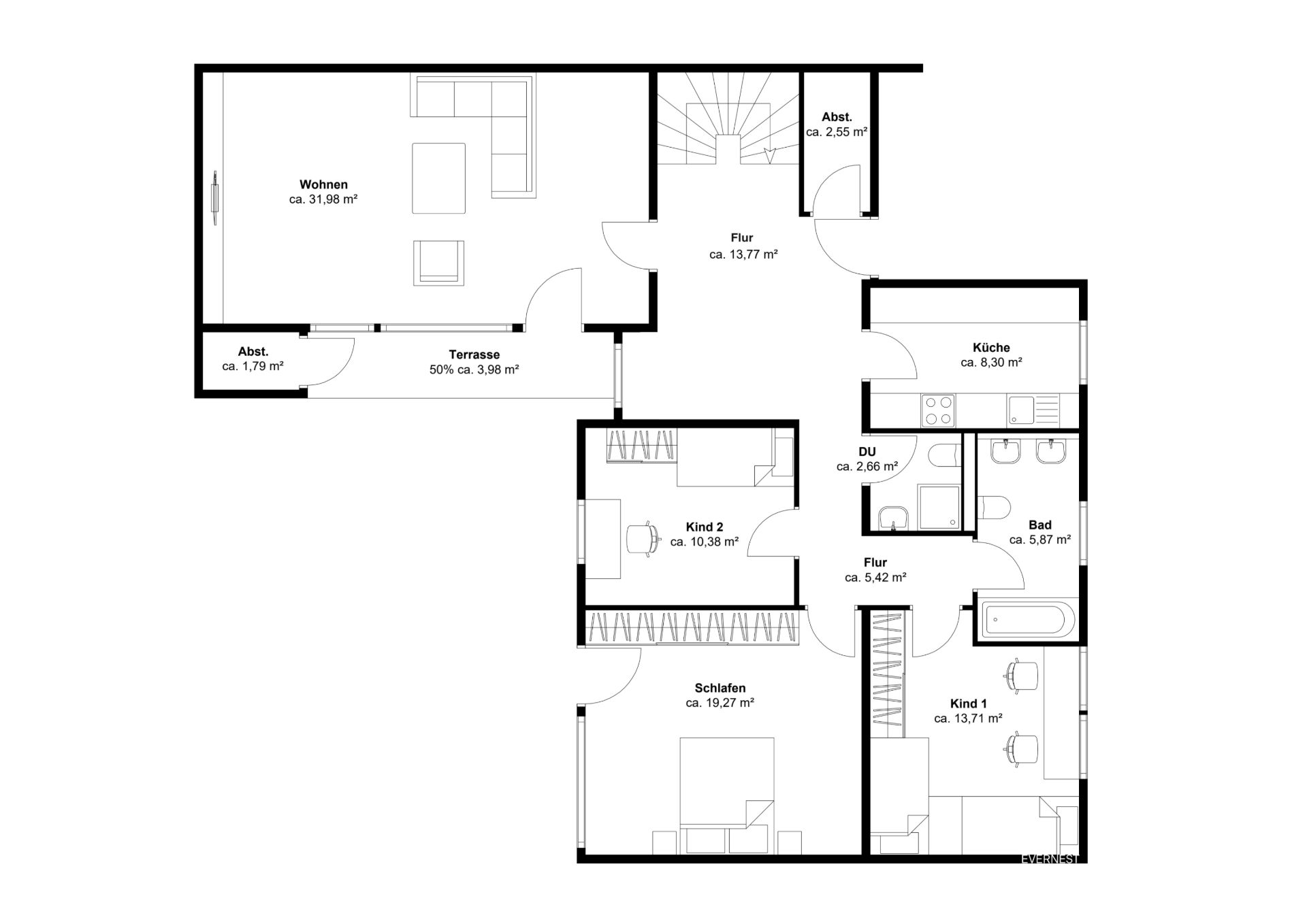Grundriss einer Wohnung mit Wohnzimmer, Küche, drei Schlafzimmern, Bad, DU, Fluren, Abstellräumen und Terrasse.