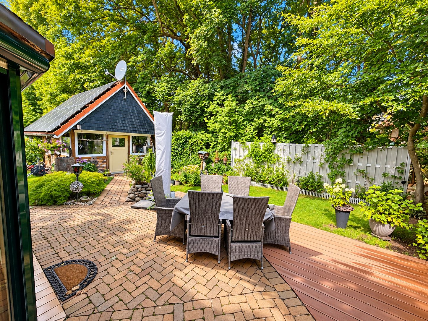 Terrassenbereich / Gartenhaus