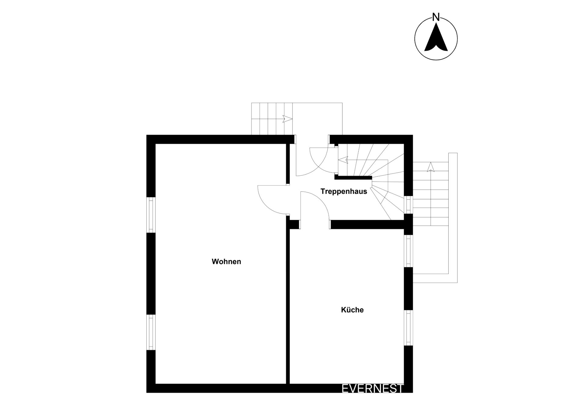 Grundriss mit Wohnzimmer, Küche und Treppenhaus.