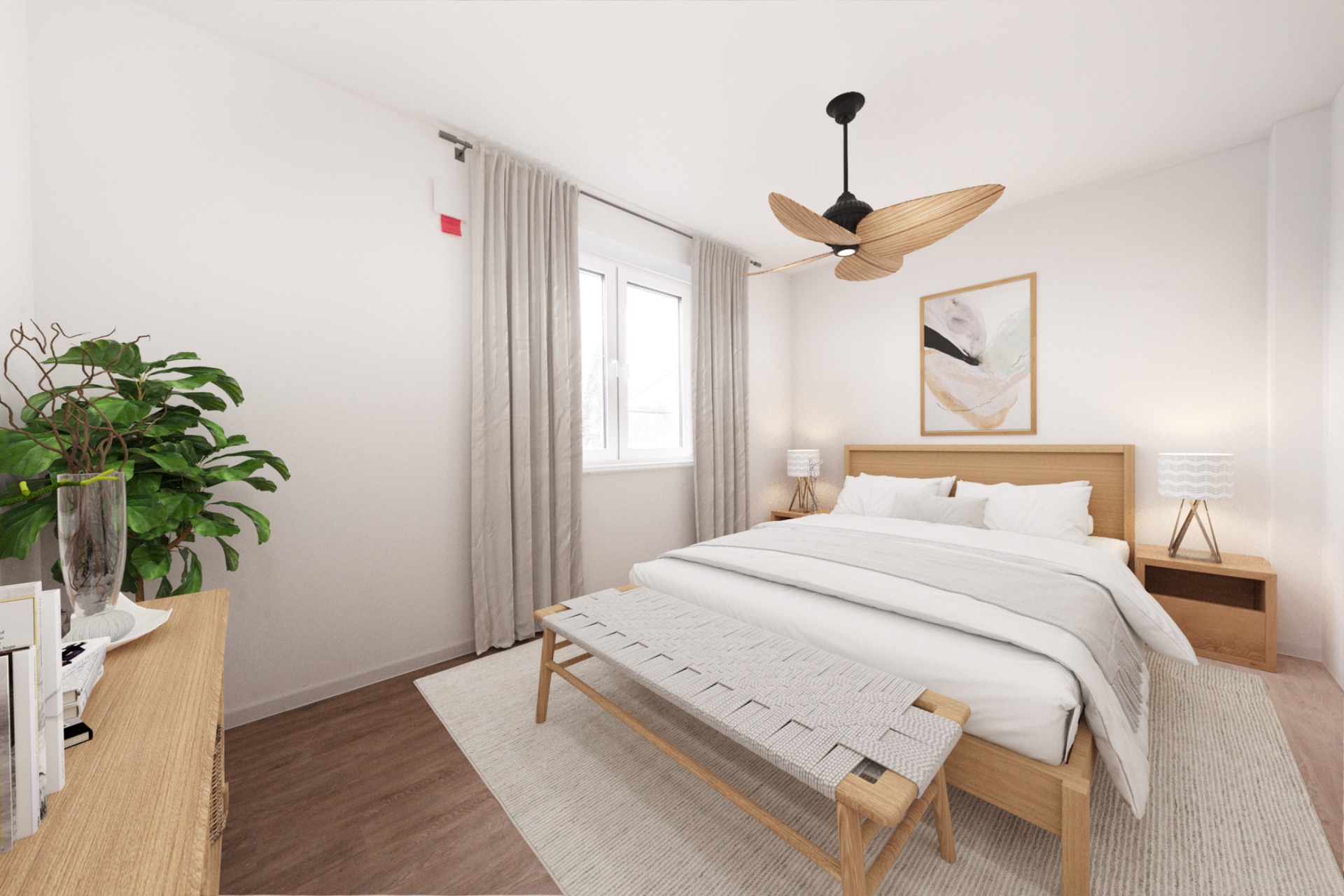 Helles Schlafzimmer mit Doppelbett, Holzbank, Pflanzen und großem Fenster mit Vorhängen.