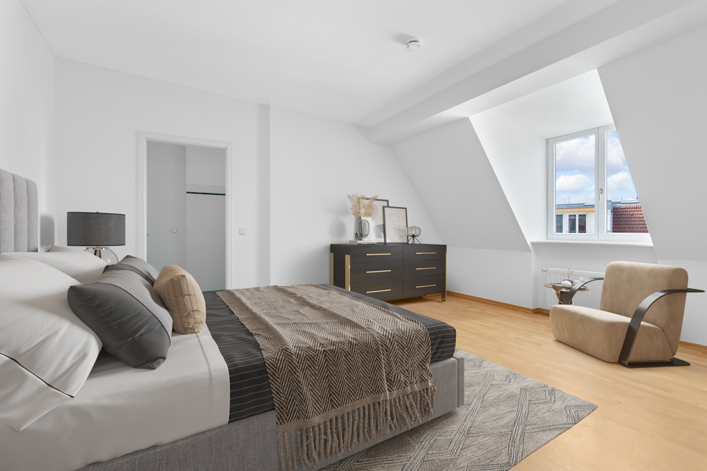 Modernes Schlafzimmer mit großem Bett, Sessel, Kommode und Fenster, Holzboden.