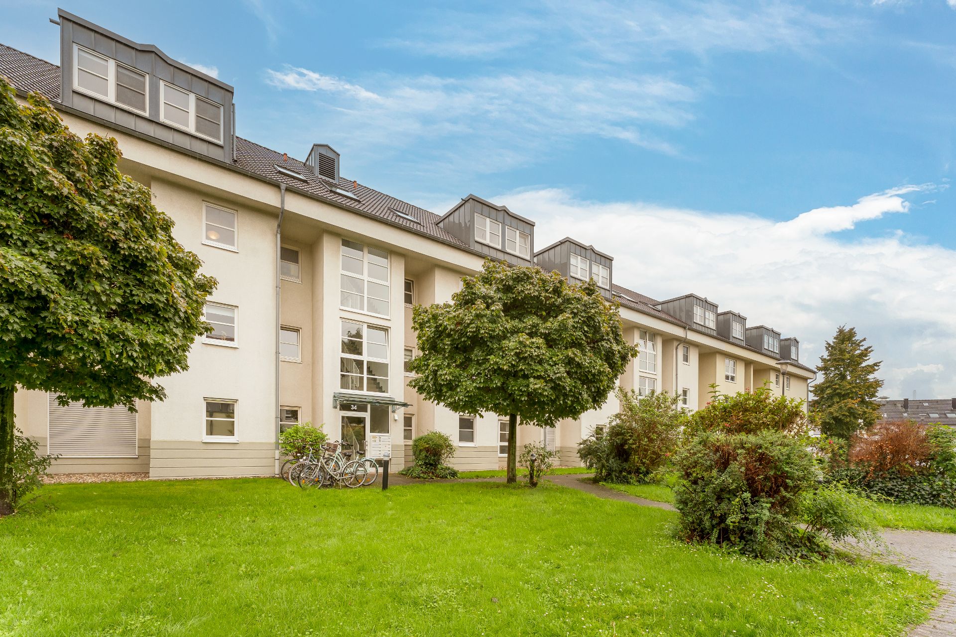 Erbpacht: Charmante Einzimmerwohnung mit kleiner Terrasse in Köln Sürth