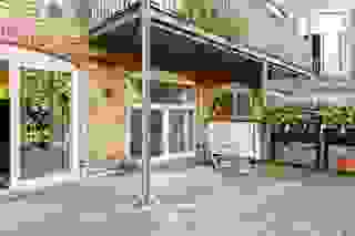 Terrasse und Fassadenansicht