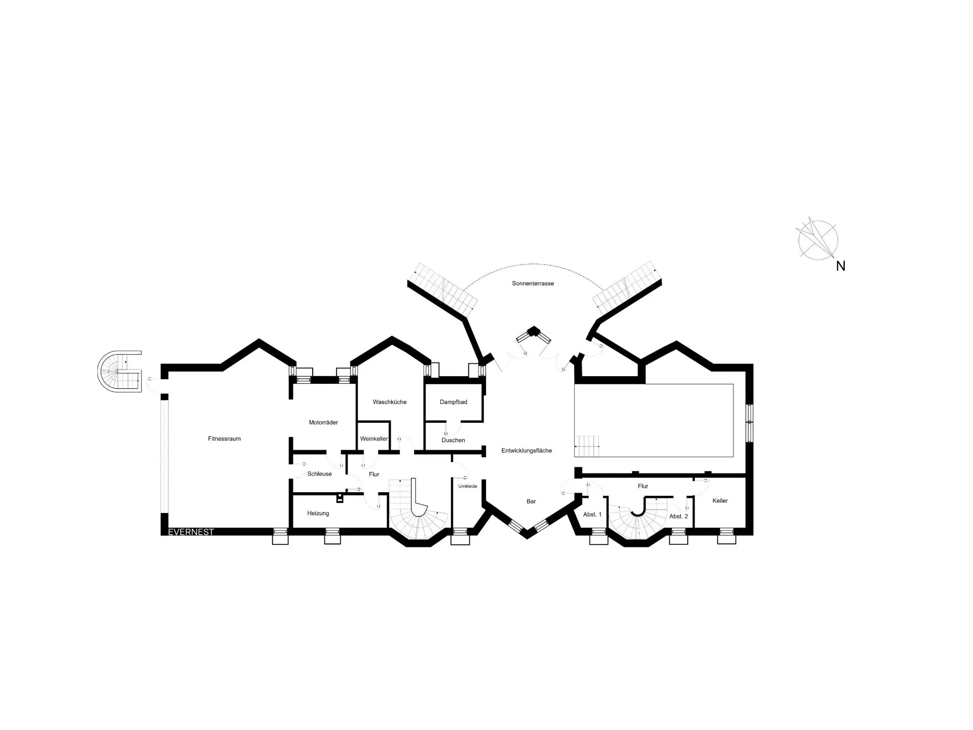 Grundriss eines Wohnhauses mit mehreren Zimmern, Fluren und einem Wintergarten.