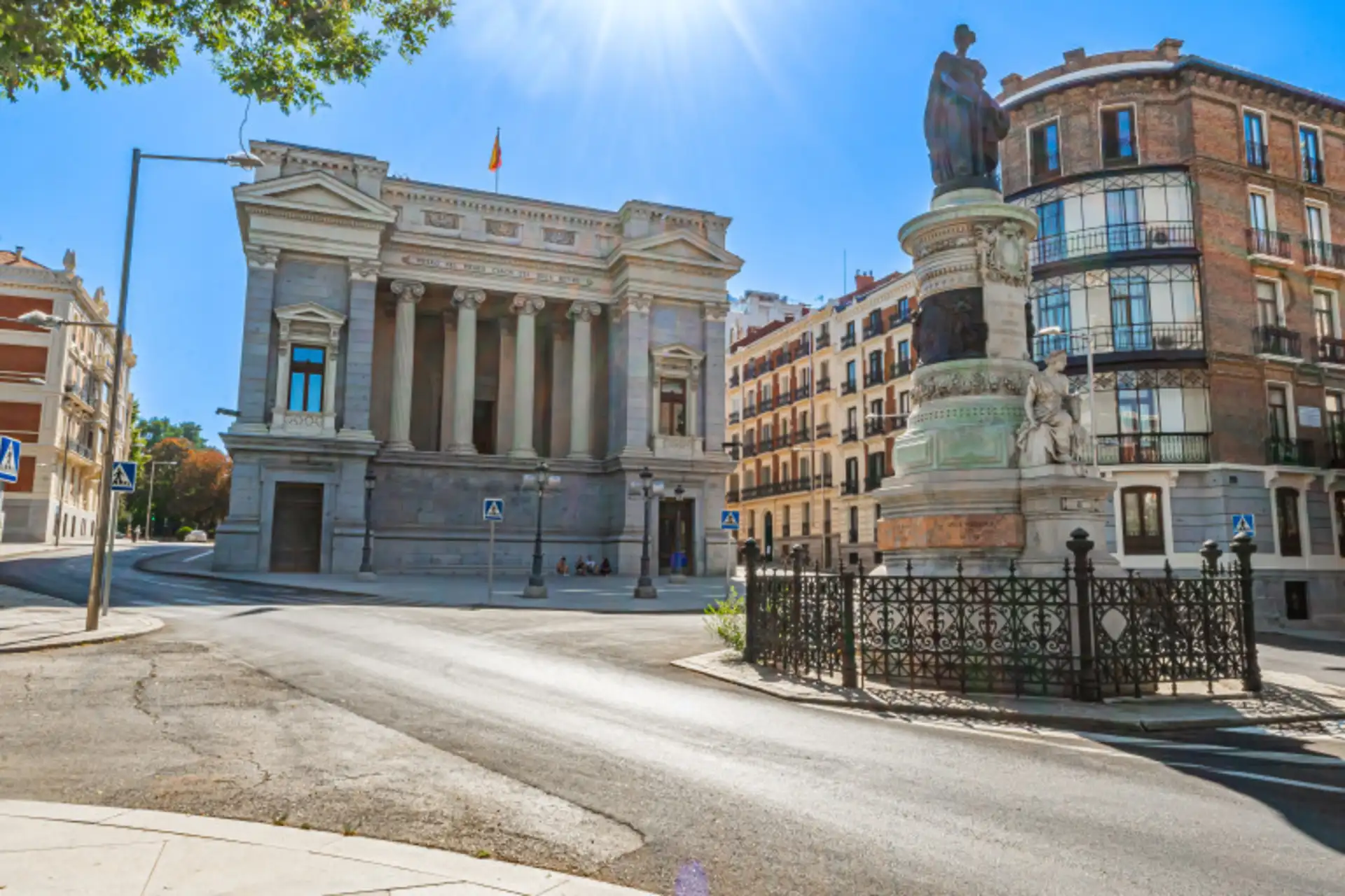 Real Academia Española en el barrio de Retiro en Jerónimos, Madrid