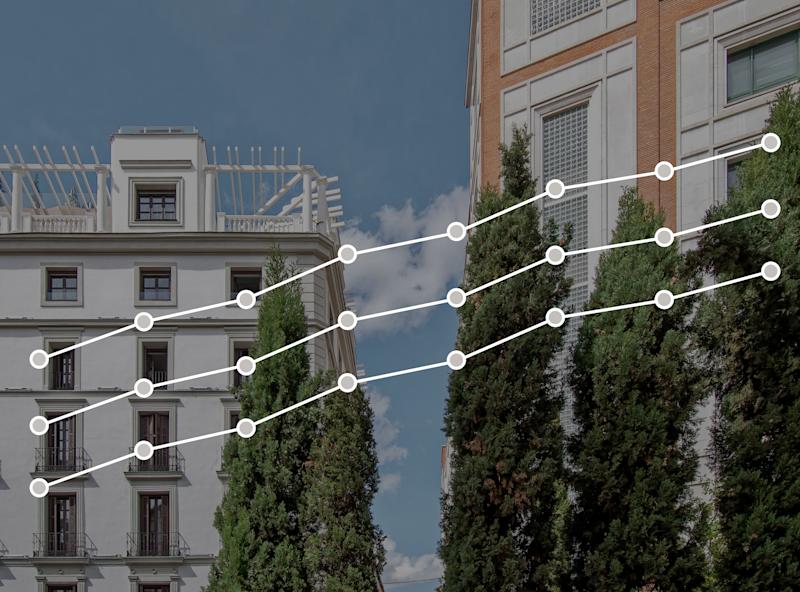 Edificio residencial de varios pisos con árboles delante y líneas gráficas encima.