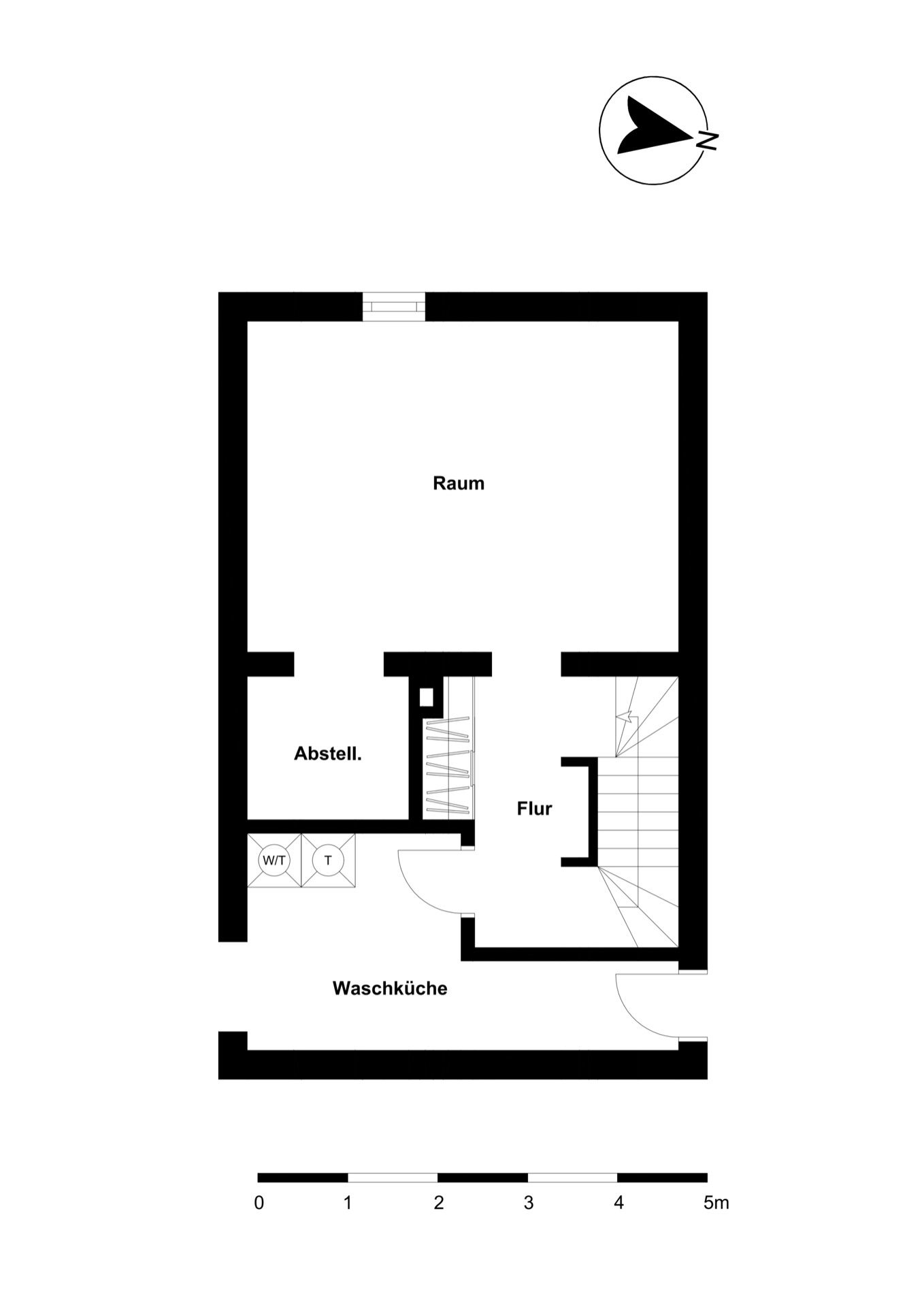 Grundriss mit Raum, Waschküche, Abstellraum und Flur, Treppe und Nordpfeil sichtbar.