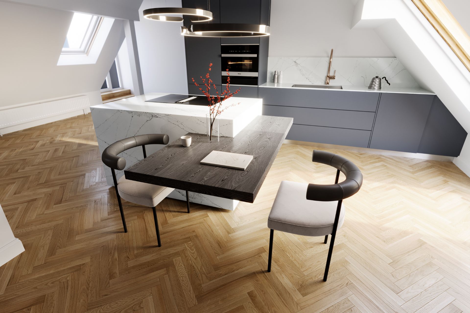Moderne Küche mit Holzfußboden, Esstisch, zwei Stühlen und grauen Einbauschränken unter Dachschrägen.