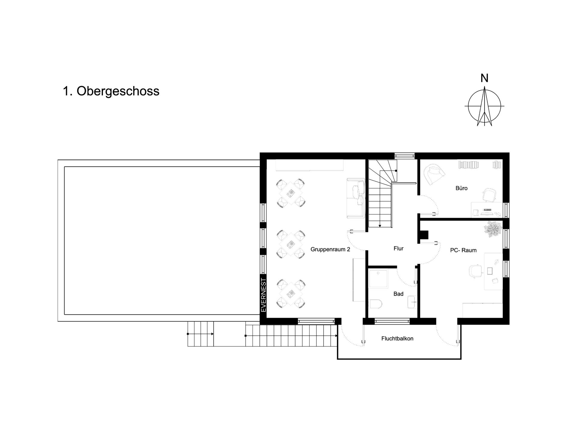 Grundriss des ersten Obergeschosses mit Gruppenraum, Bad, Büro, PC-Raum und Flur.