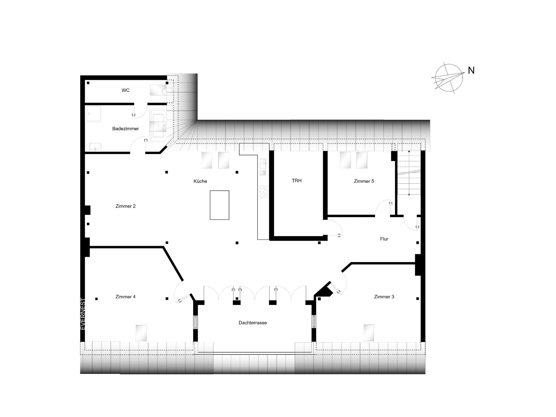 Grundriss einer Wohnung mit fünf Zimmern, Küche, Bad, WC und Dachterrasse.