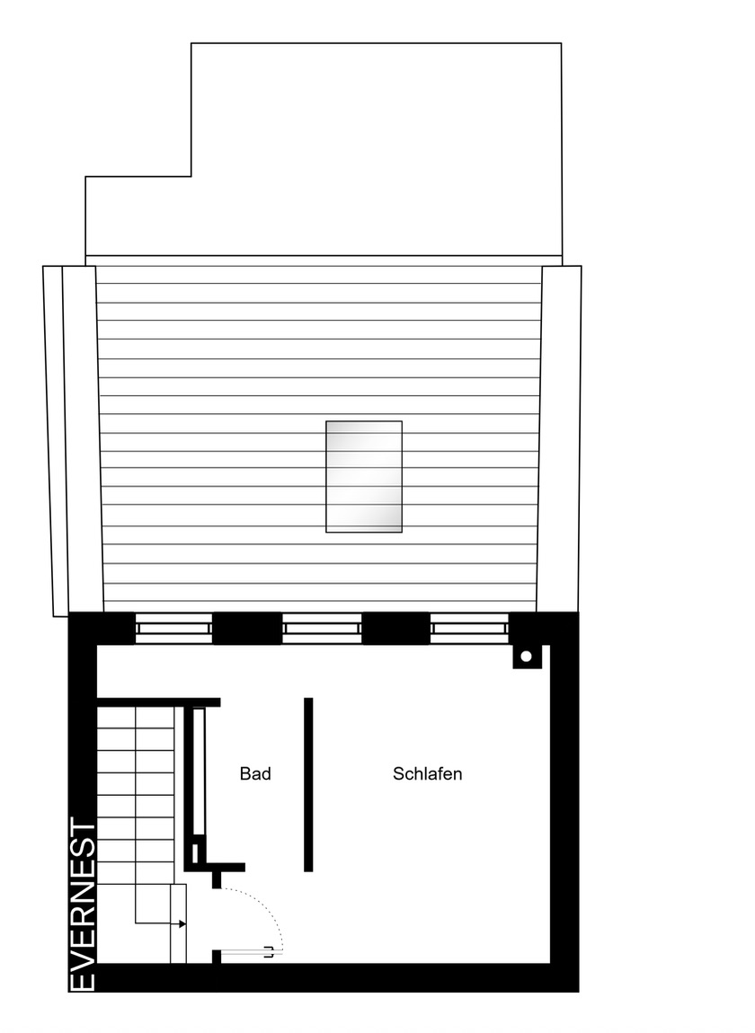 Grundriss mit Bad und Schlafbereich, Treppe auf der linken Seite.