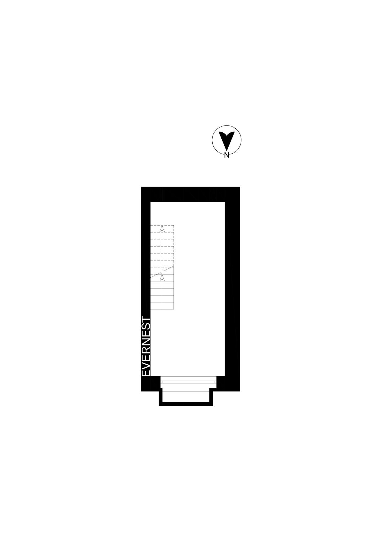 Grundriss eines rechteckigen Raums mit Treppe in der linken oberen Ecke.
