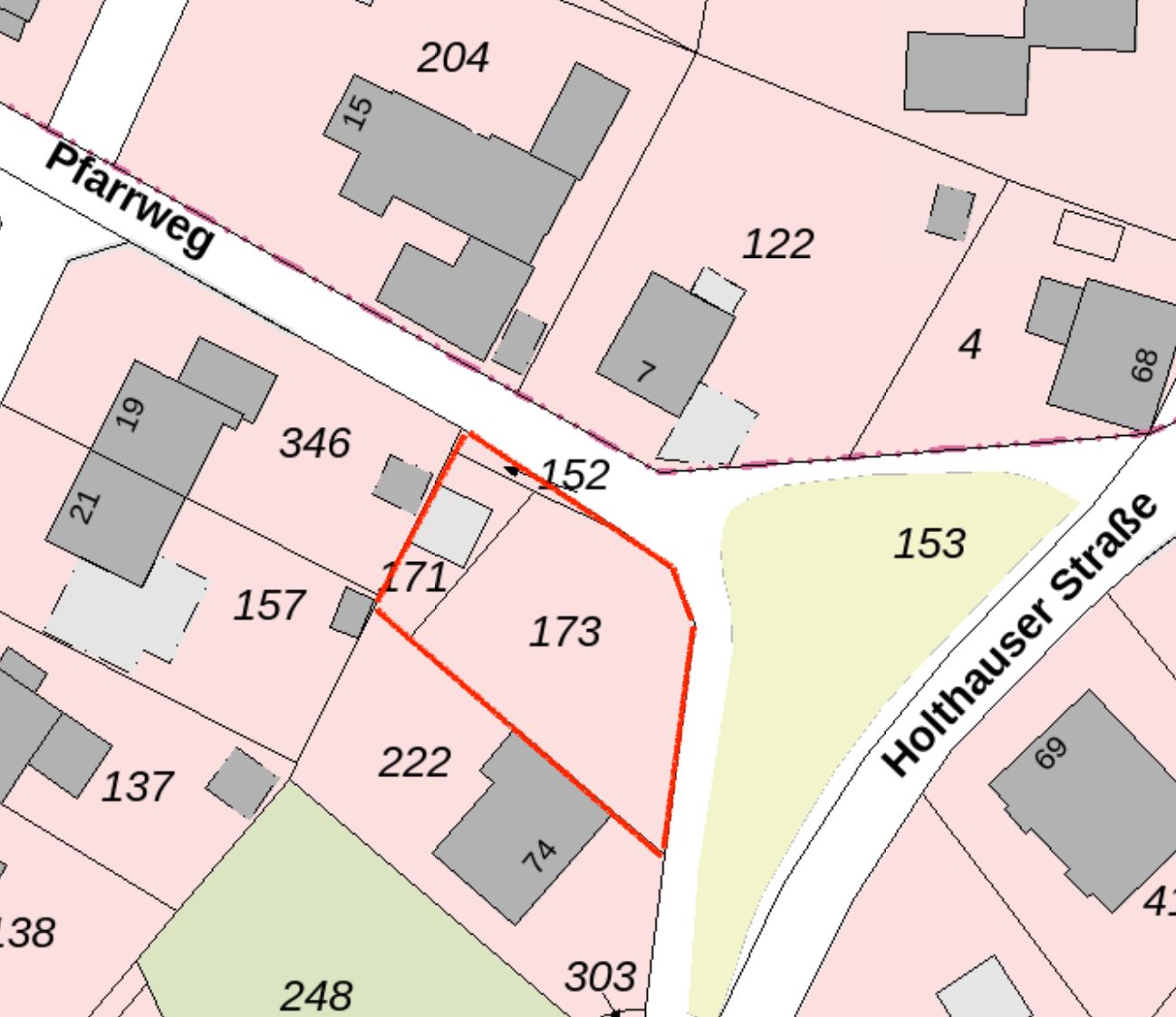 Lageplan mit Grundstücken und Gebäuden, markiertes Flurstück an Pfarrweg und Holthauser Straße.
