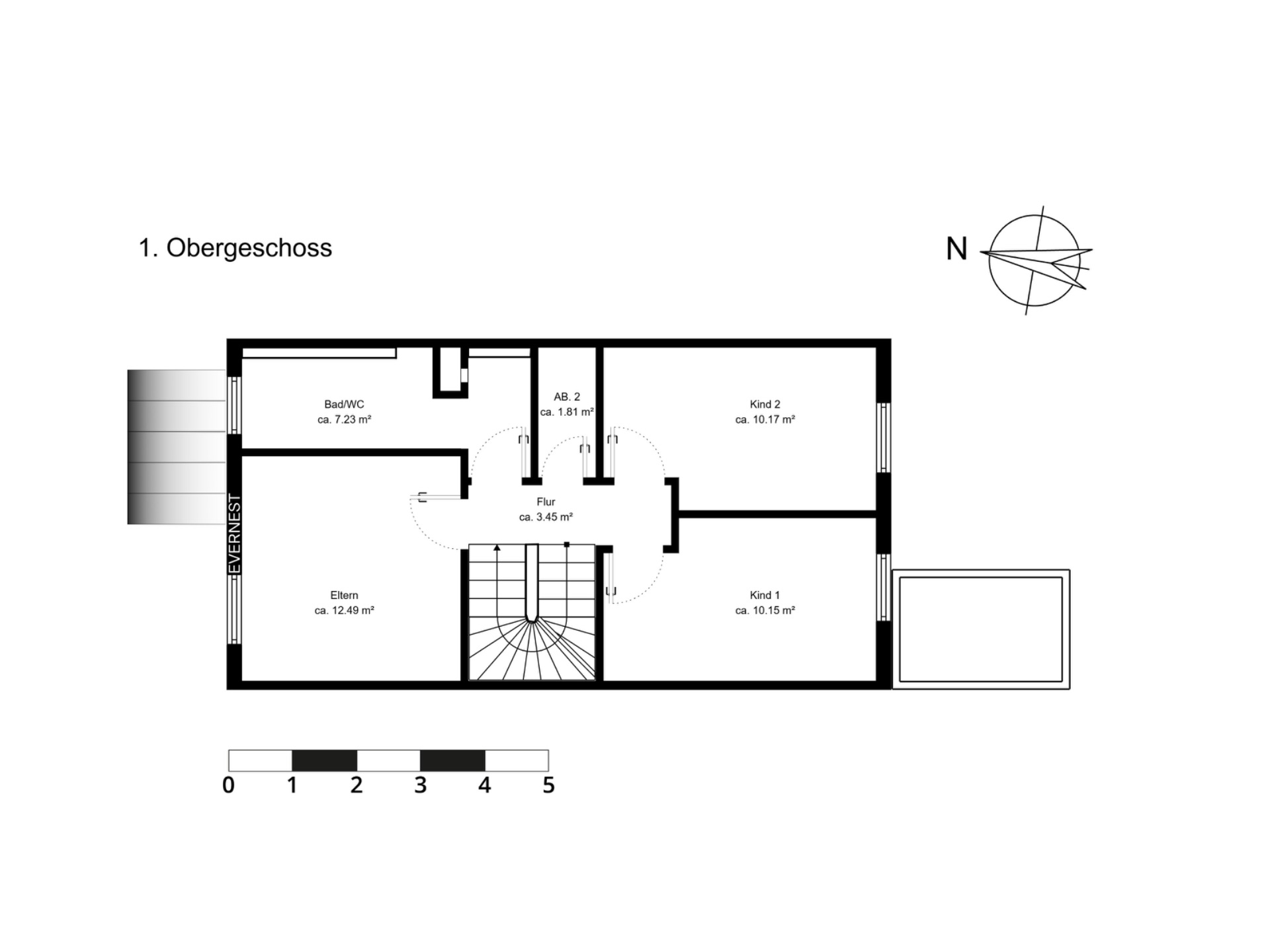 Grundriss des ersten Obergeschosses mit Schlafzimmern, Bad, Flur und Treppe.
