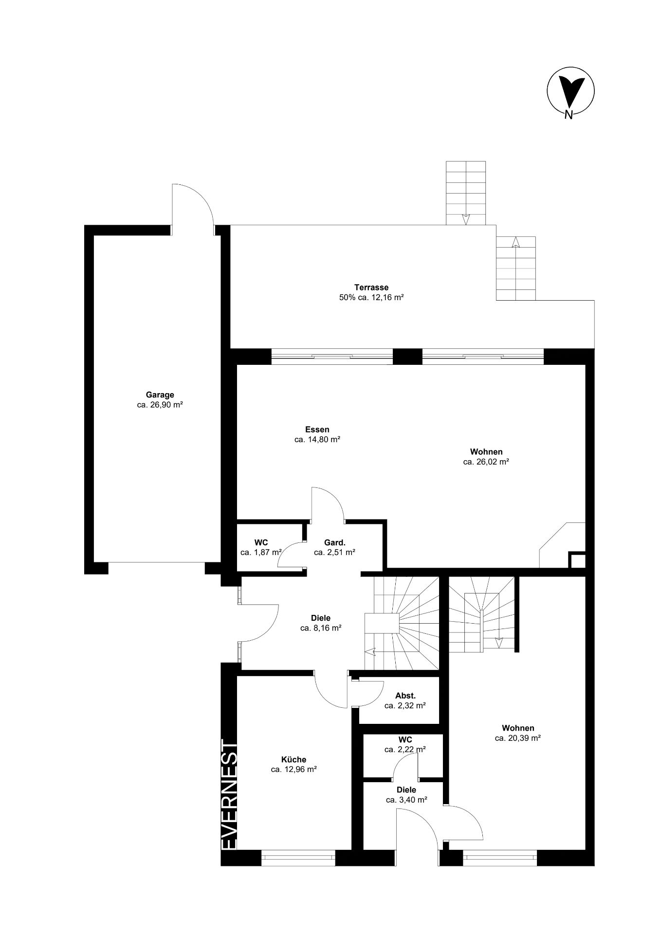 Grundriss mit Garage, Terrasse, zwei Wohnzimmern, Küche, Essbereich, zwei WCs und Fluren.