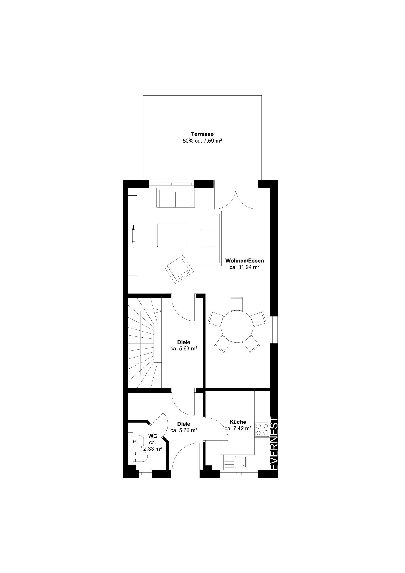 Grundriss eines Erdgeschosses mit Terrasse, Wohnzimmer, Küche, WC und Flur.