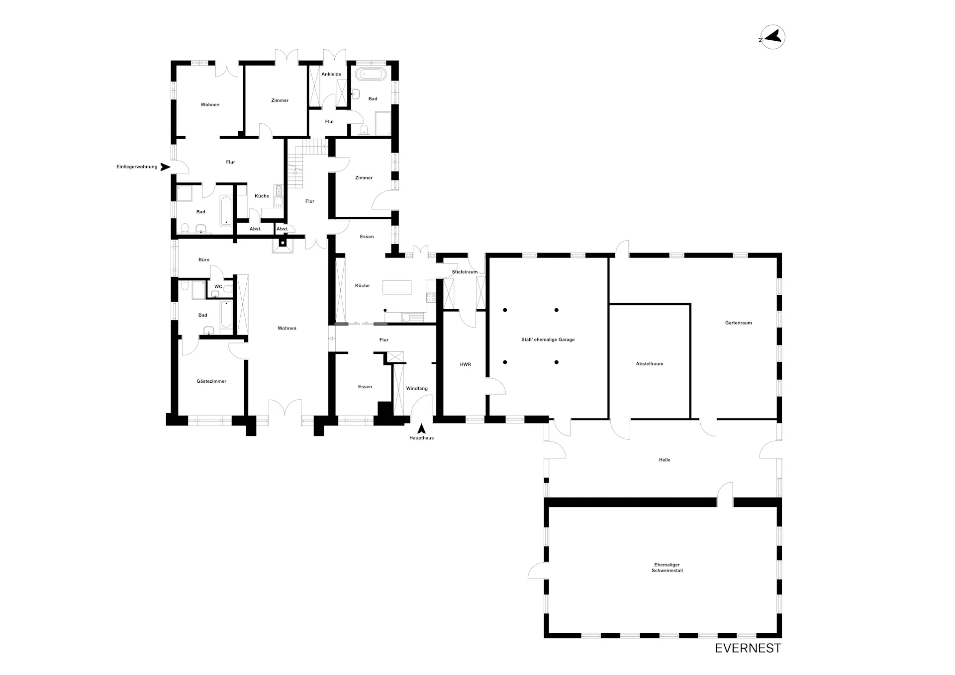 Grundriss eines Wohnhauses mit mehreren Zimmern, Küche, Bädern und Nebenräumen.