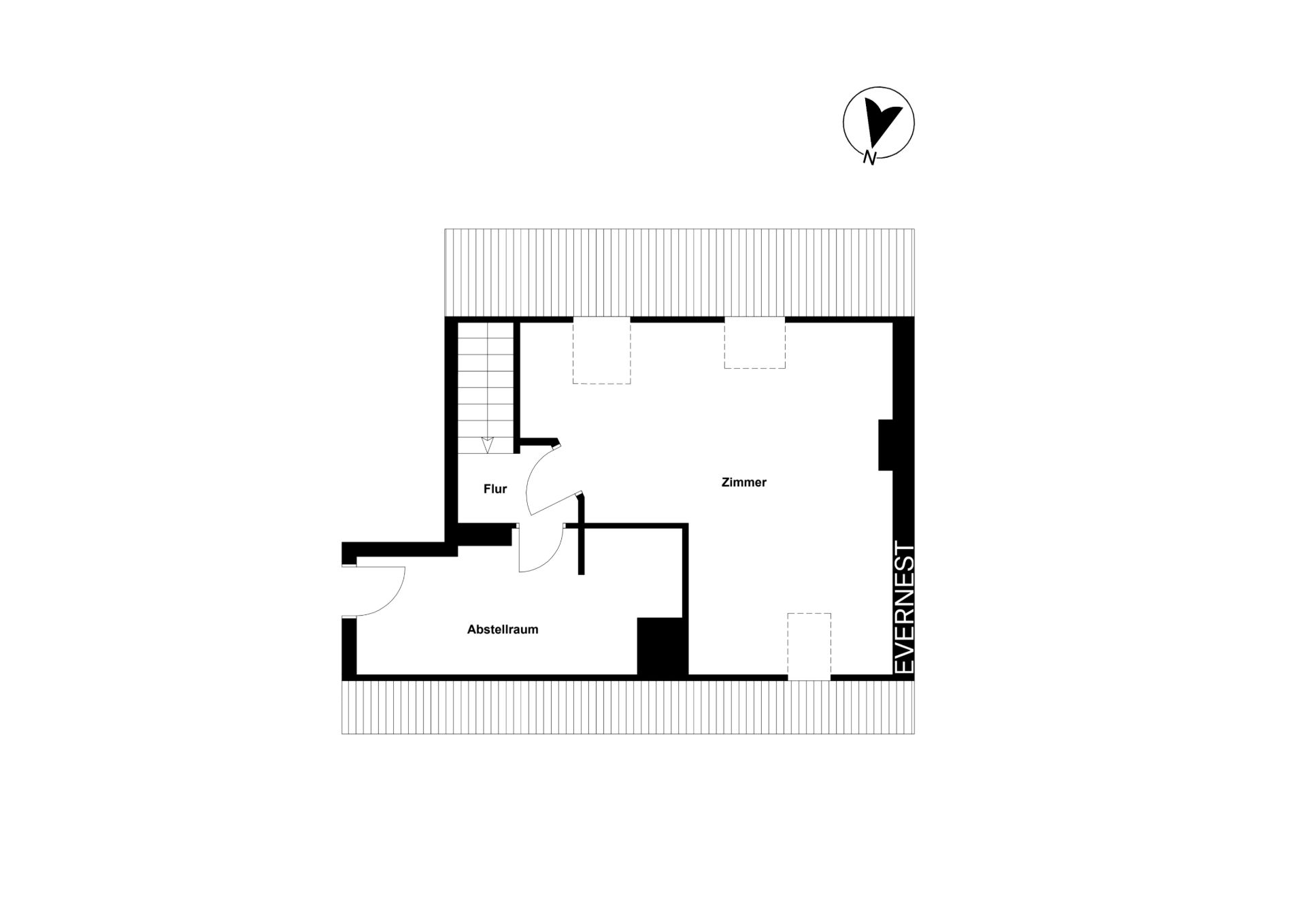 Grundriss mit Flur, Abstellraum und großem Zimmer, Treppe im oberen Bereich.