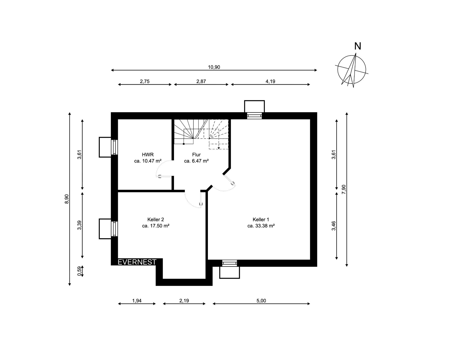 Grundriss eines Kellers mit zwei Kellerräumen, Hauswirtschaftsraum und Flur, inklusive Maßen.