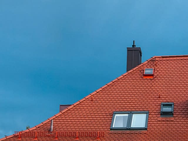 a red roof and the owner wonders when to replace it